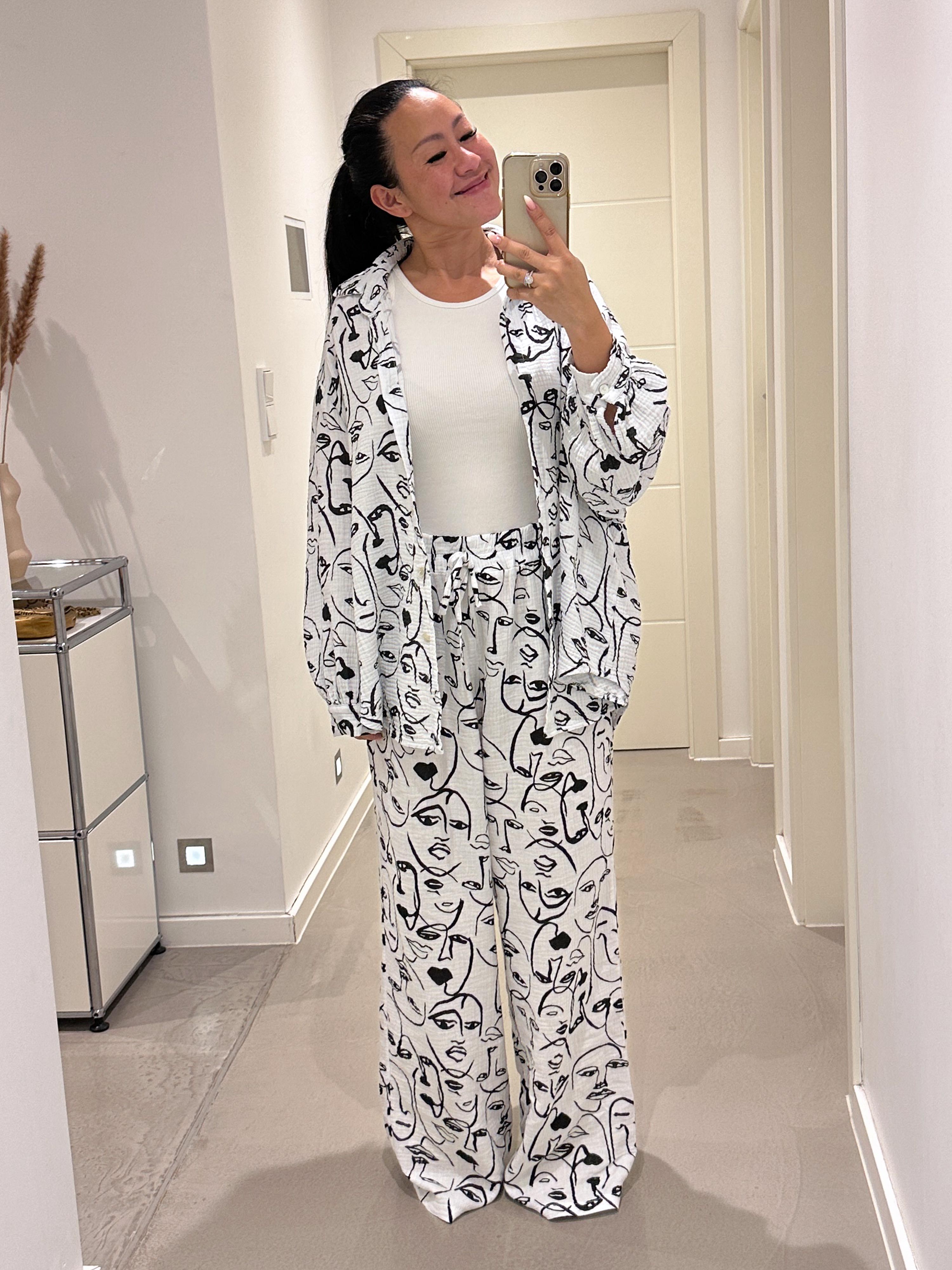 LL-01967-Face-Weiss-2 Musselin Midi Oversize Bluse - FACE - Weiss