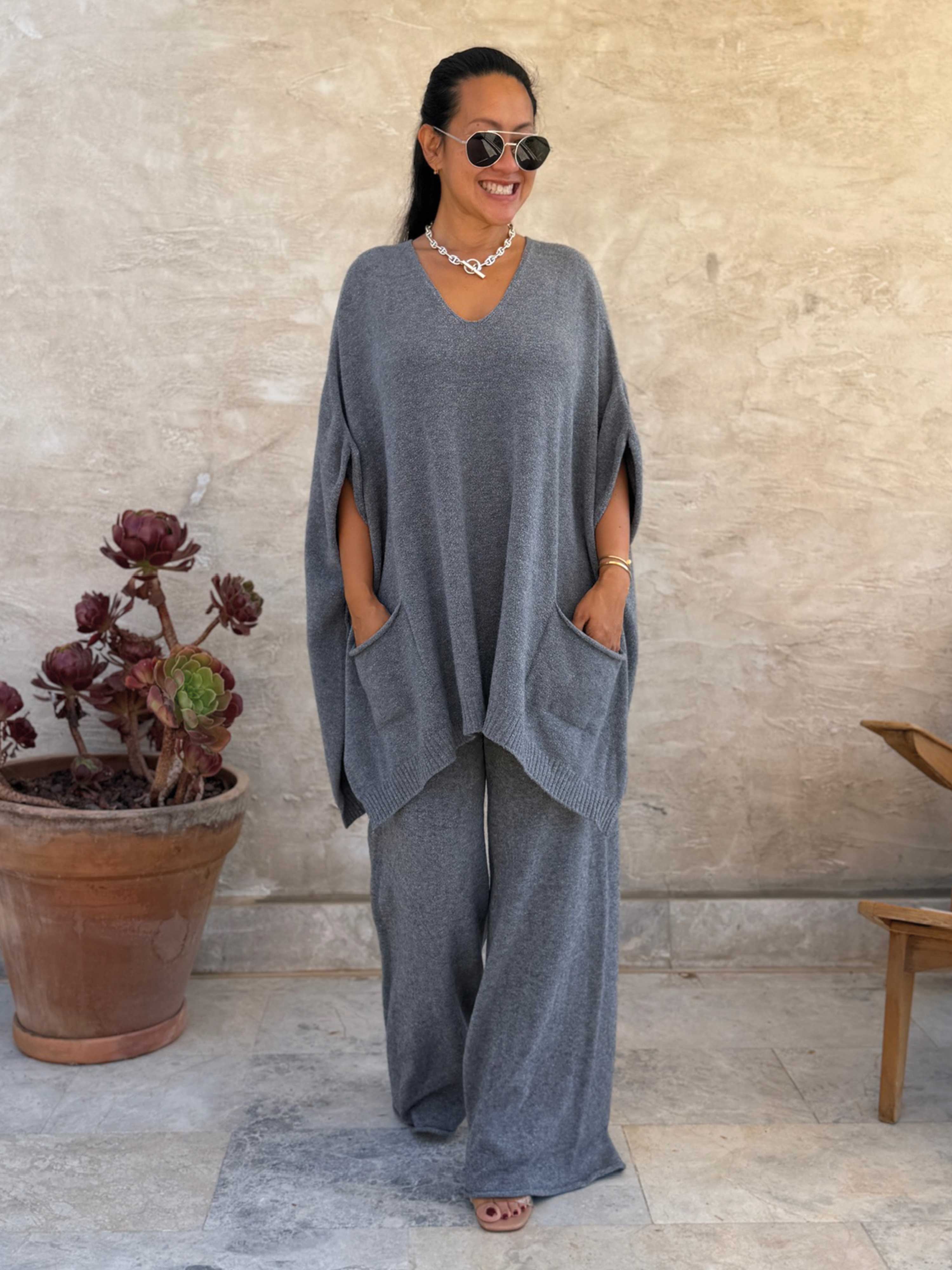 Oversize Viskose Strick Poncho mit V-Ausschnitt - Anthrazit