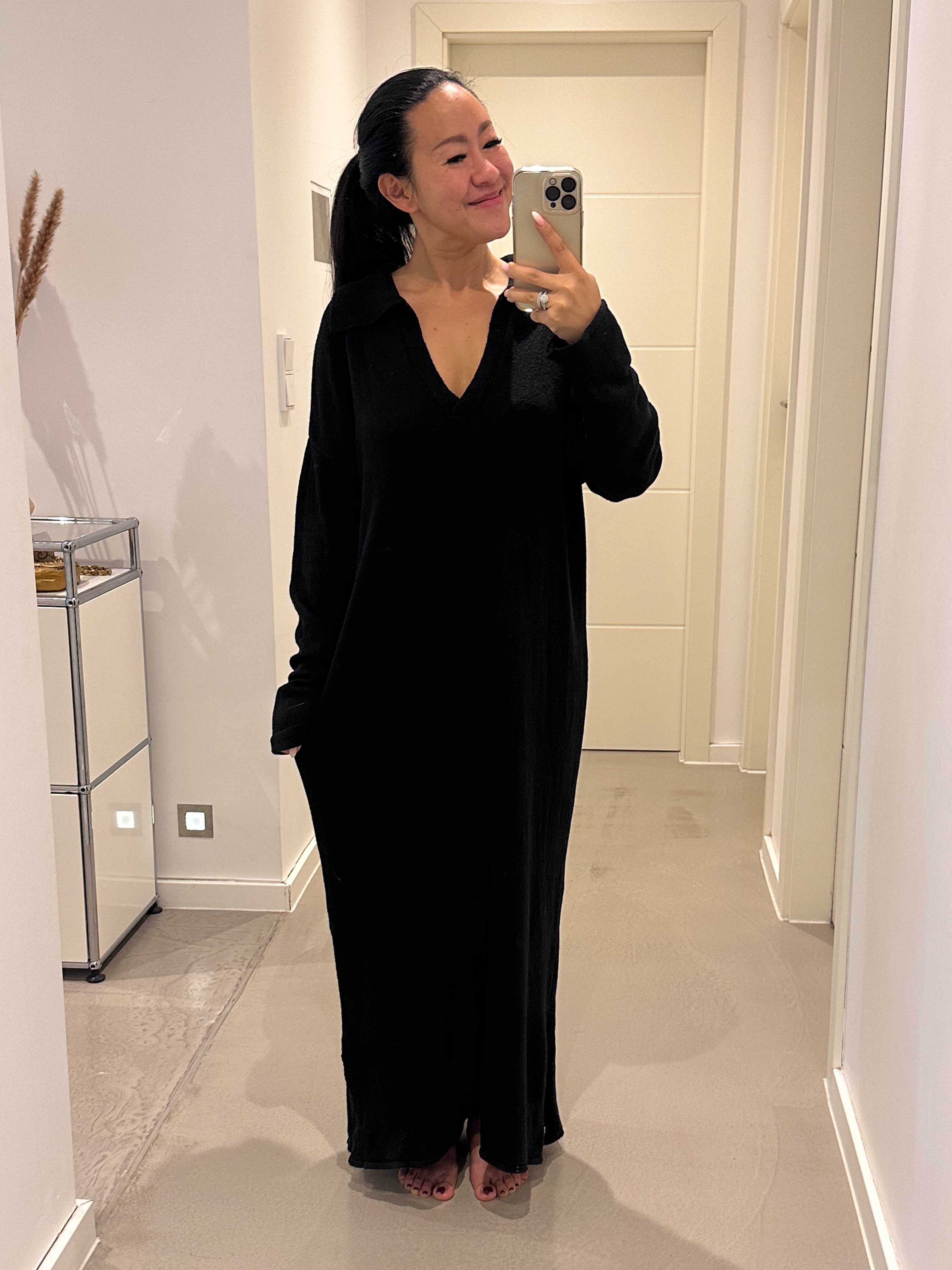 3532-Schwarz Strickkleid mit Kragen - Schwarz