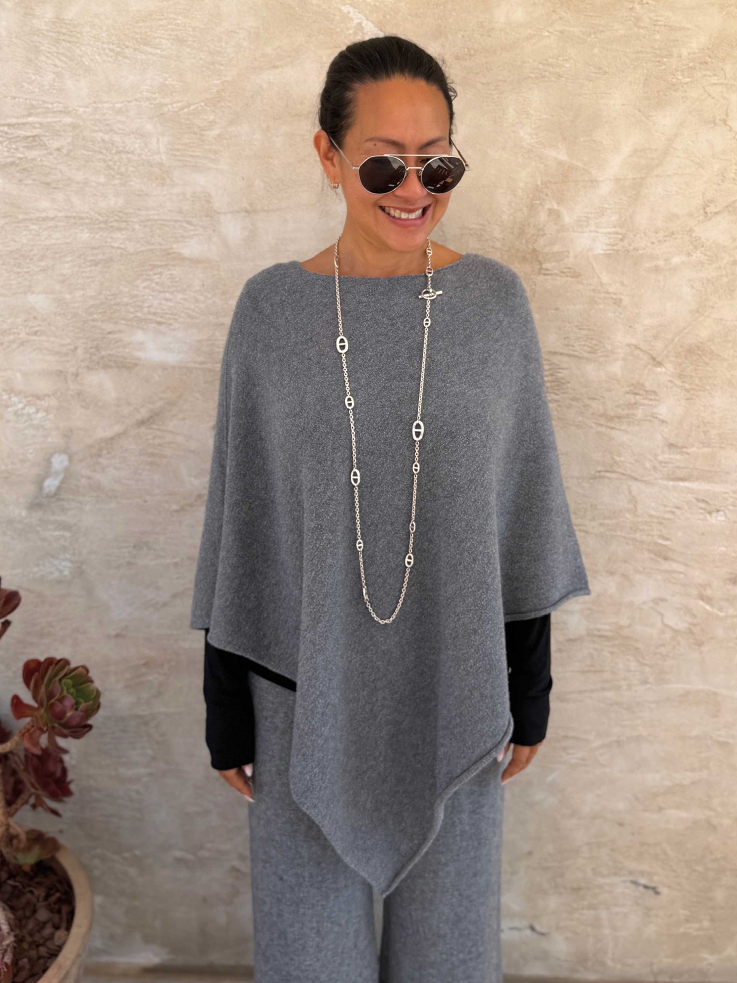 Oversize Viskose Strick Poncho Cape - Anthrazit