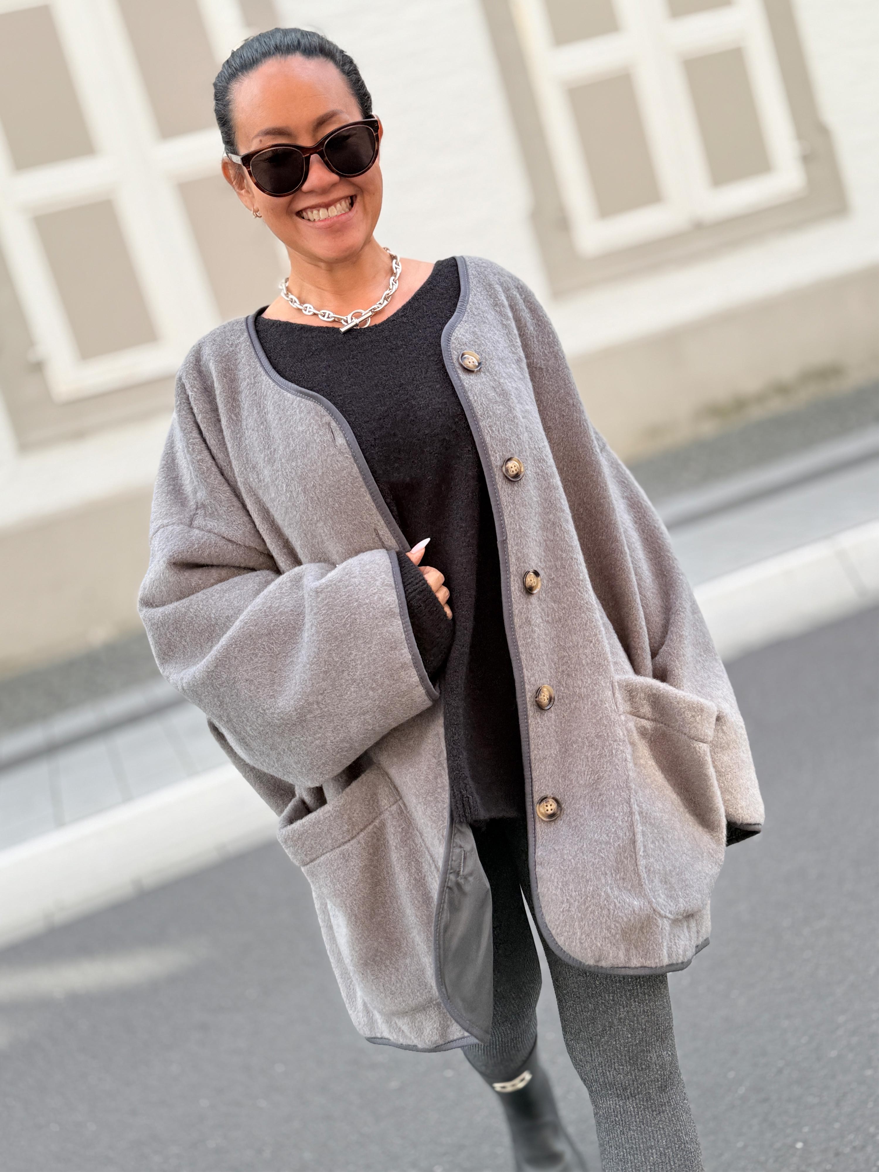 Oversize Jacke Button - SIGNATURE - Grau Oversize Jacke Button - SIGNATURE - Grau