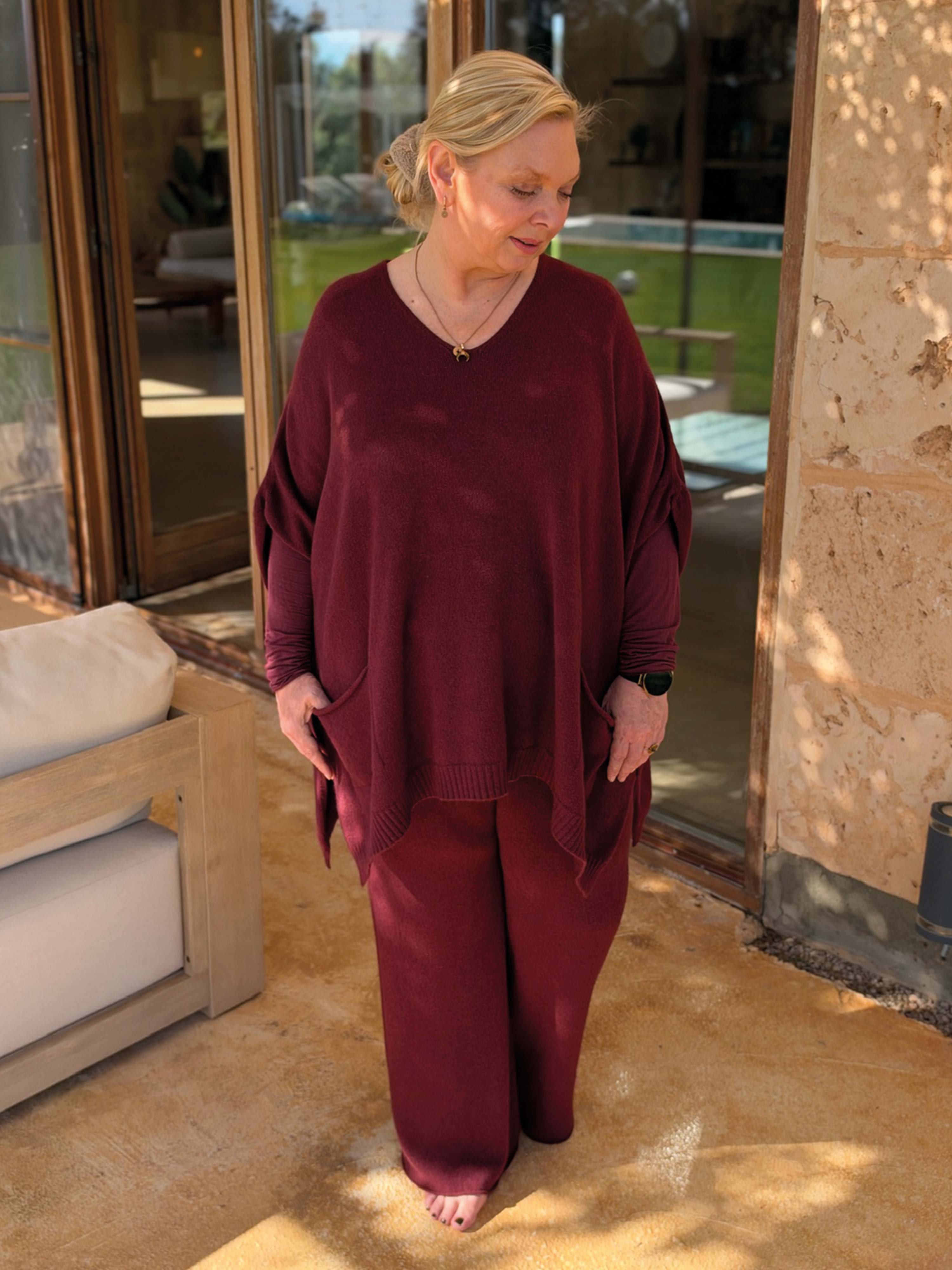 Oversize Viskose Strick Poncho mit V-Ausschnitt - Burgundy