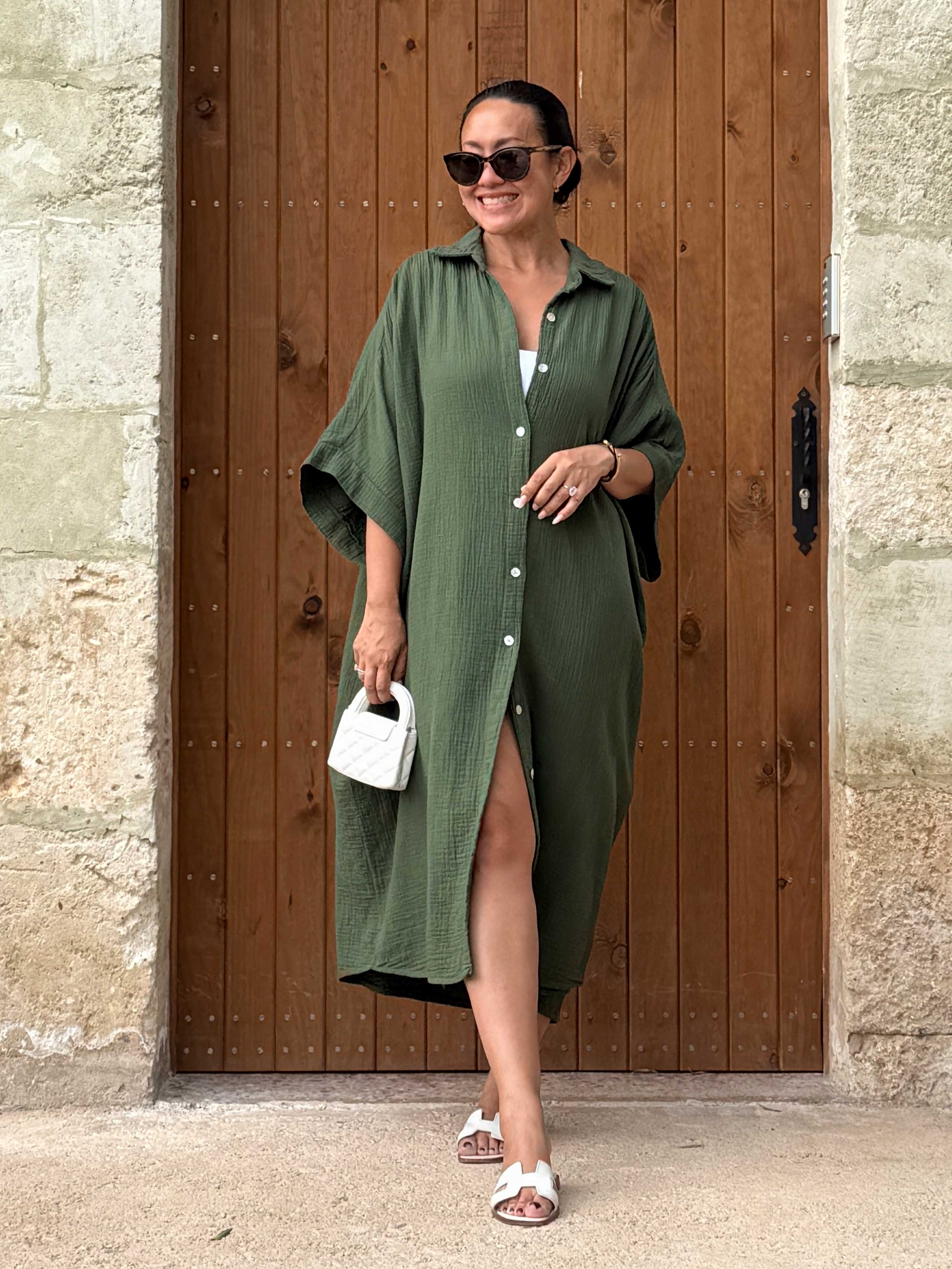 Musselin Oversize Kurzarm Blusenkleid - LANA - Olive Musselin Oversize Kurzarm Blusenkleid - LANA - Olive