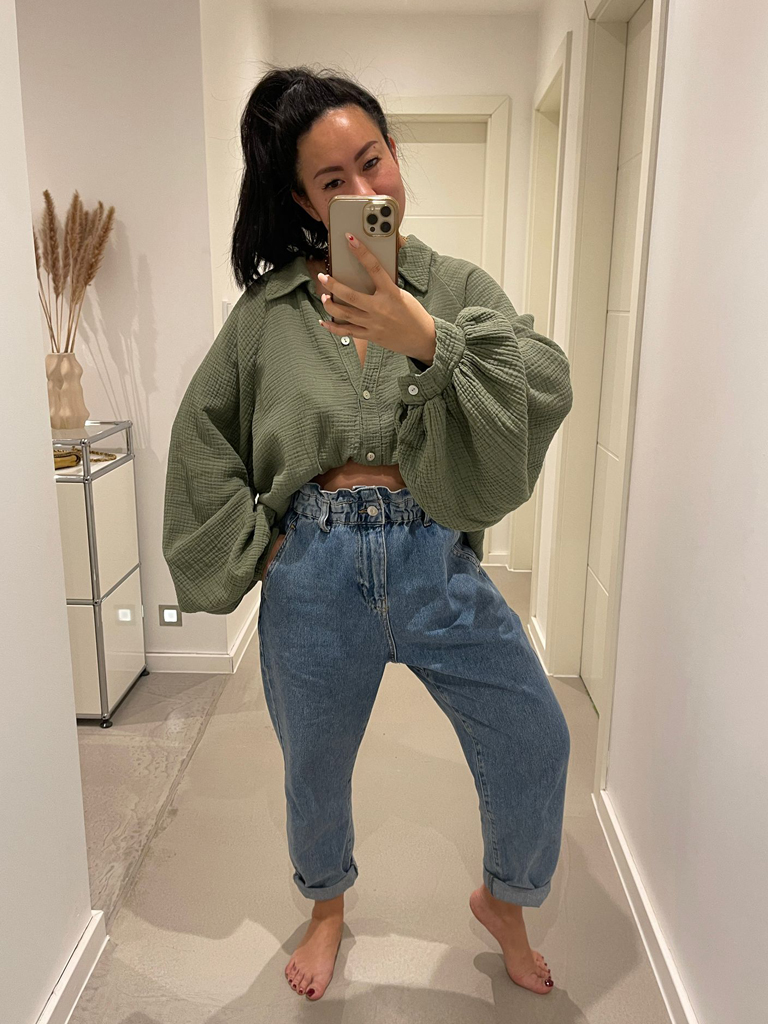 LS-01301-Matcha-2 Musselin Oversize Bluse - V-Neck - Matcha