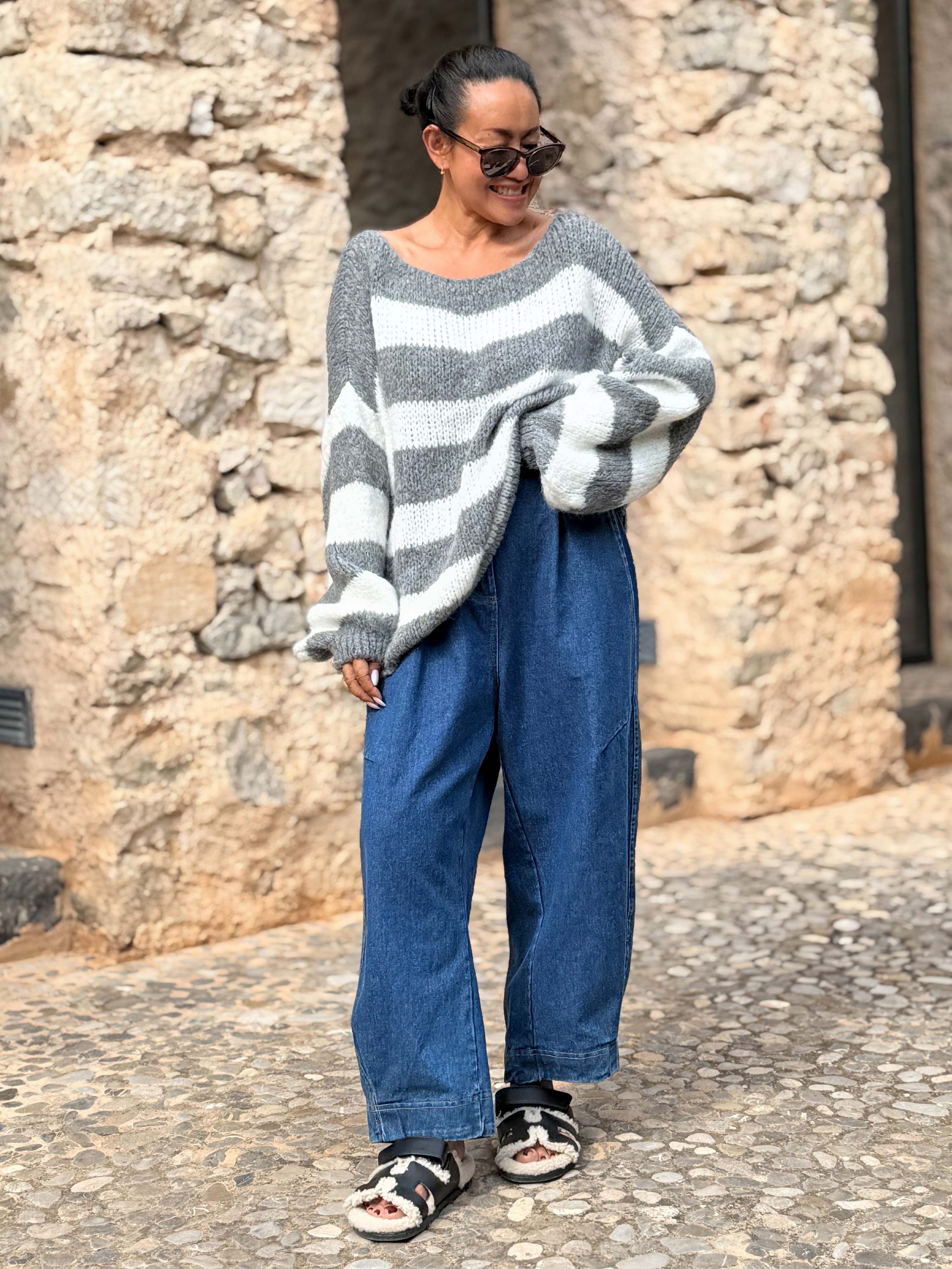 Oversize Cropped Strickpullover - FLAUSCHI - STRIPES - Grau