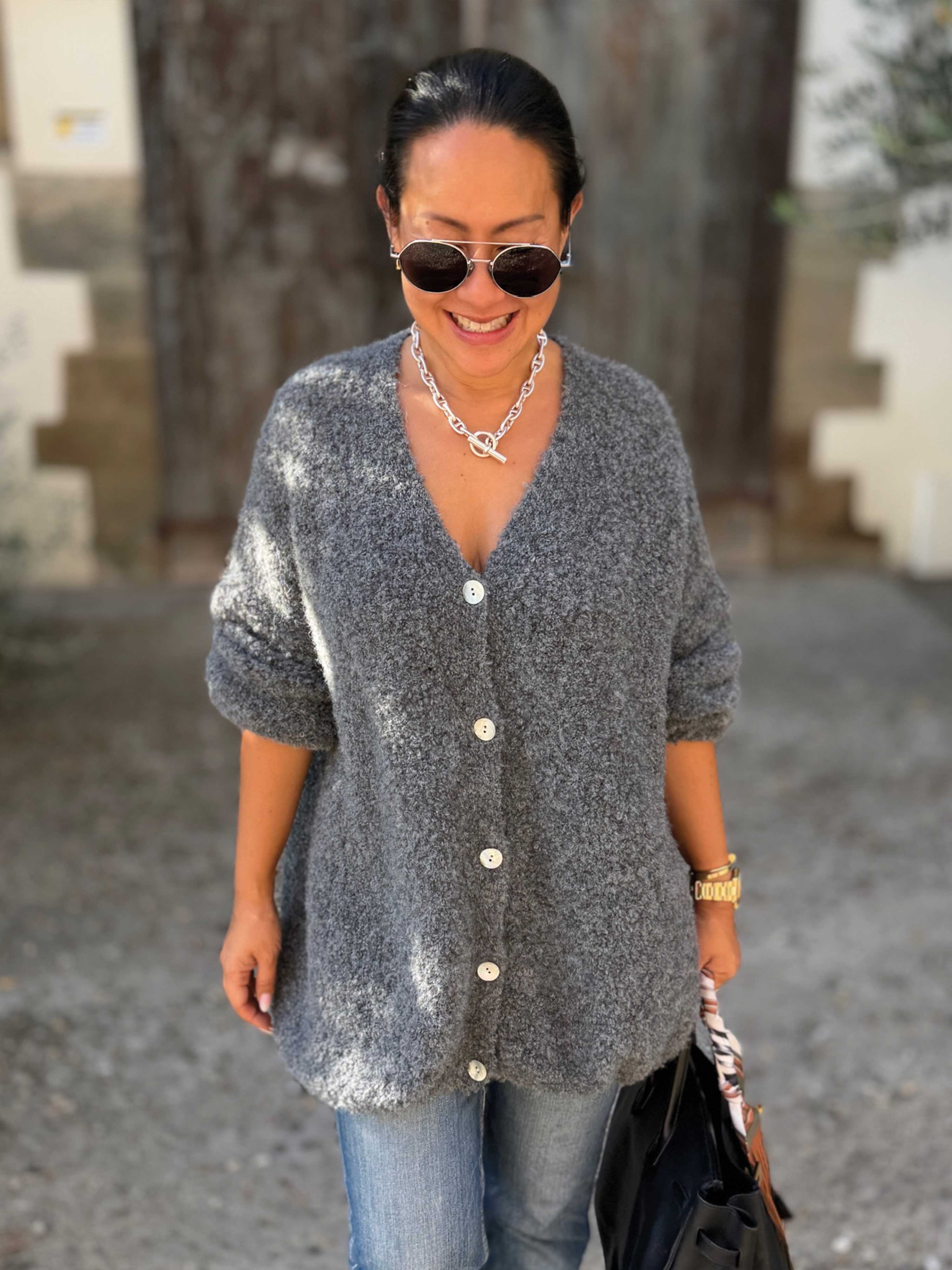 Oversize Bouclé Strickjacke mit V-Ausschnitt - Grau