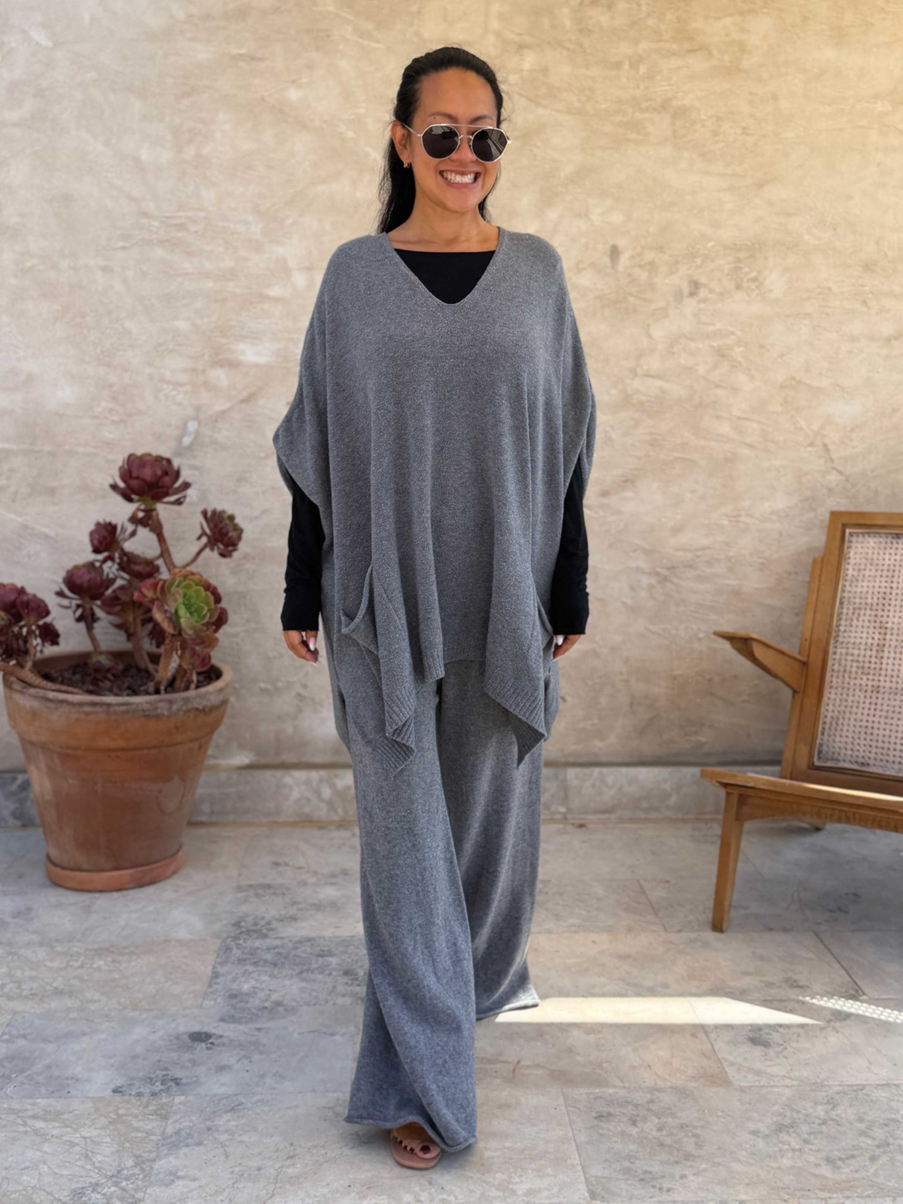 Oversize Viskose Strick Poncho mit V-Ausschnitt - Anthrazit