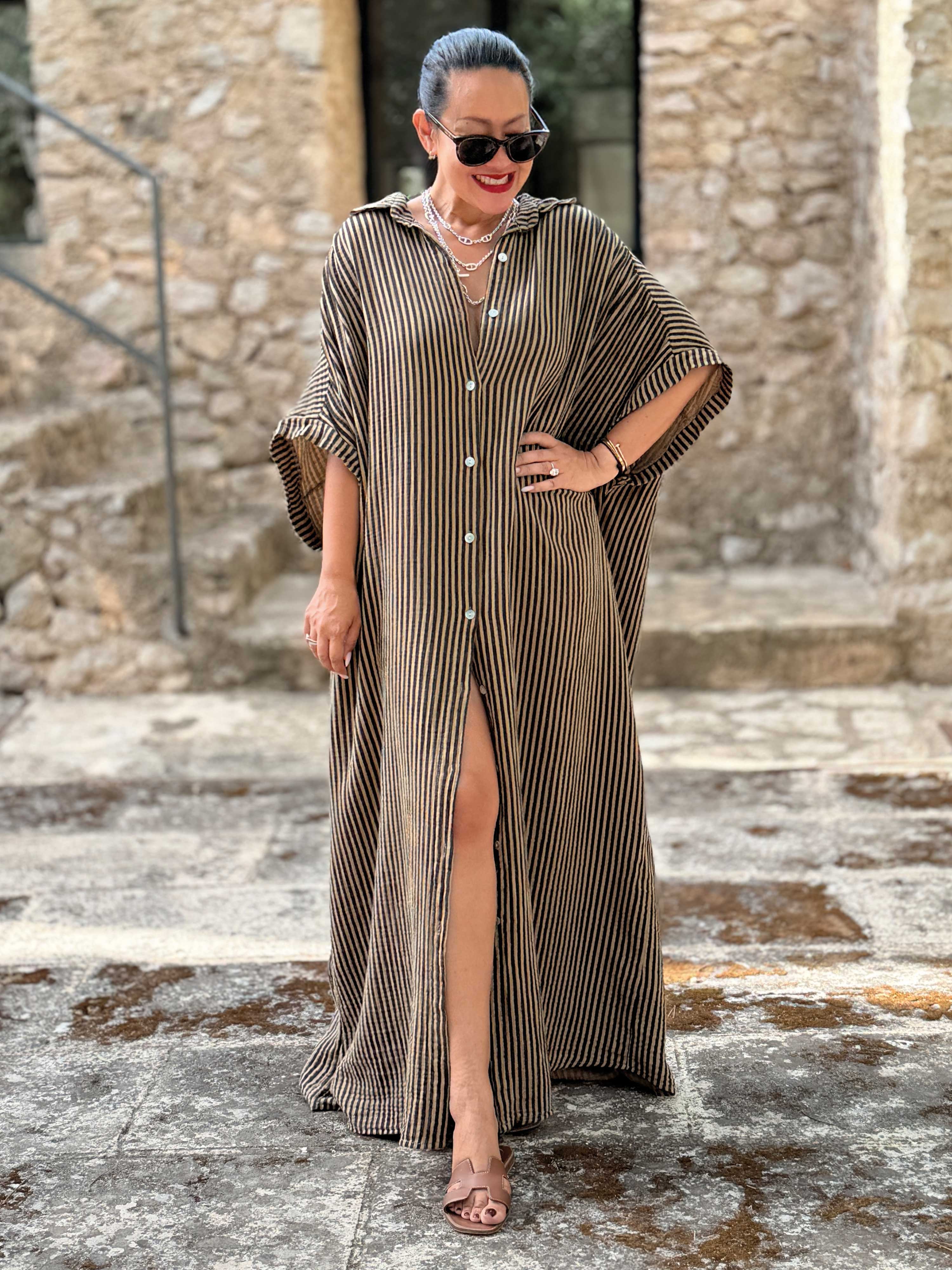 Musselin Oversize Kurzarm Blusenkleid - CAPRI - STRIPES Camel/Schwarz Musselin Oversize Kurzarm Blusenkleid - CAPRI - STRIPES Camel/Schwarz