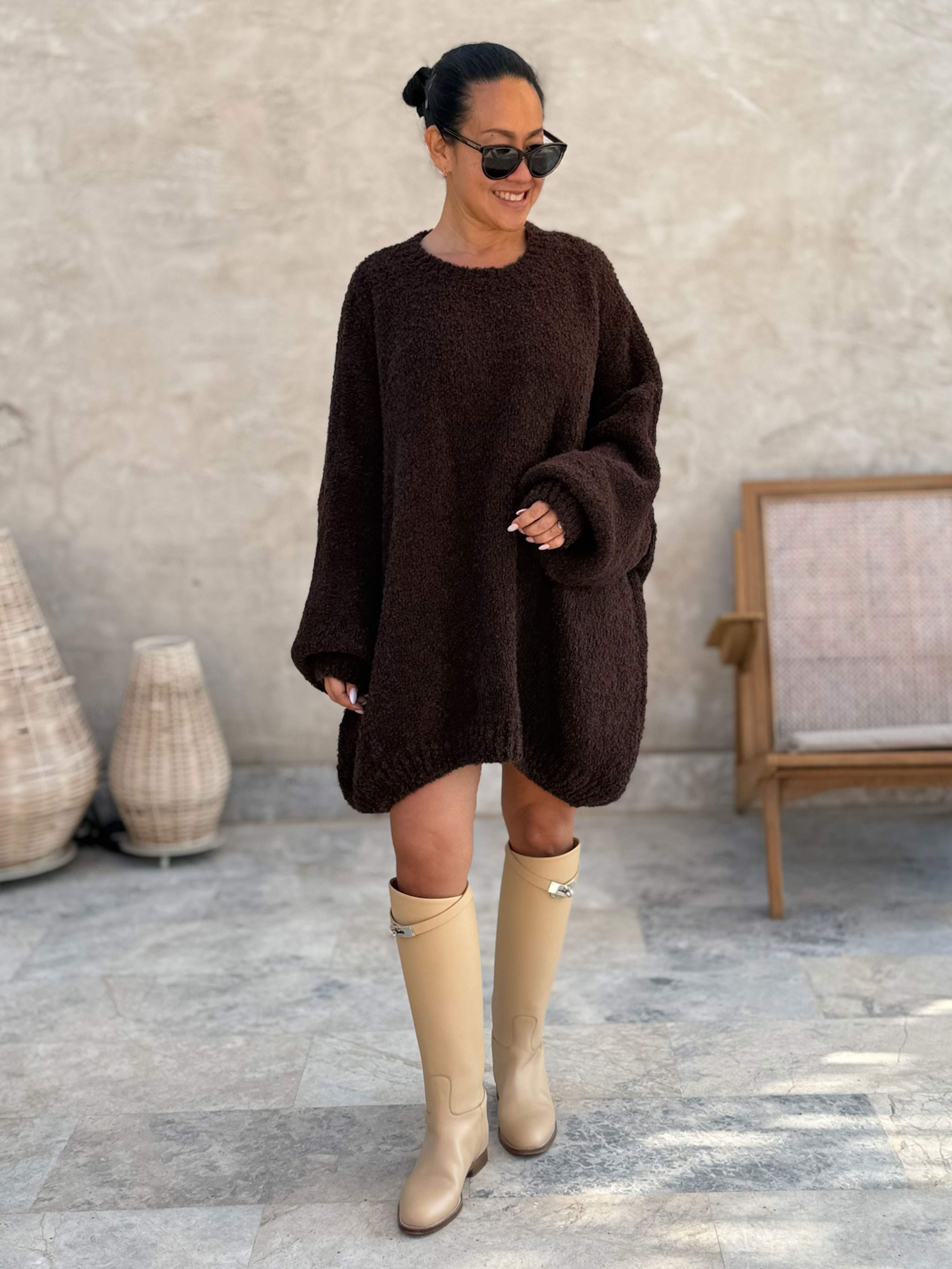 Oversize Bouclé Strickpullover mit Rundhalsausschnitt - Schoko