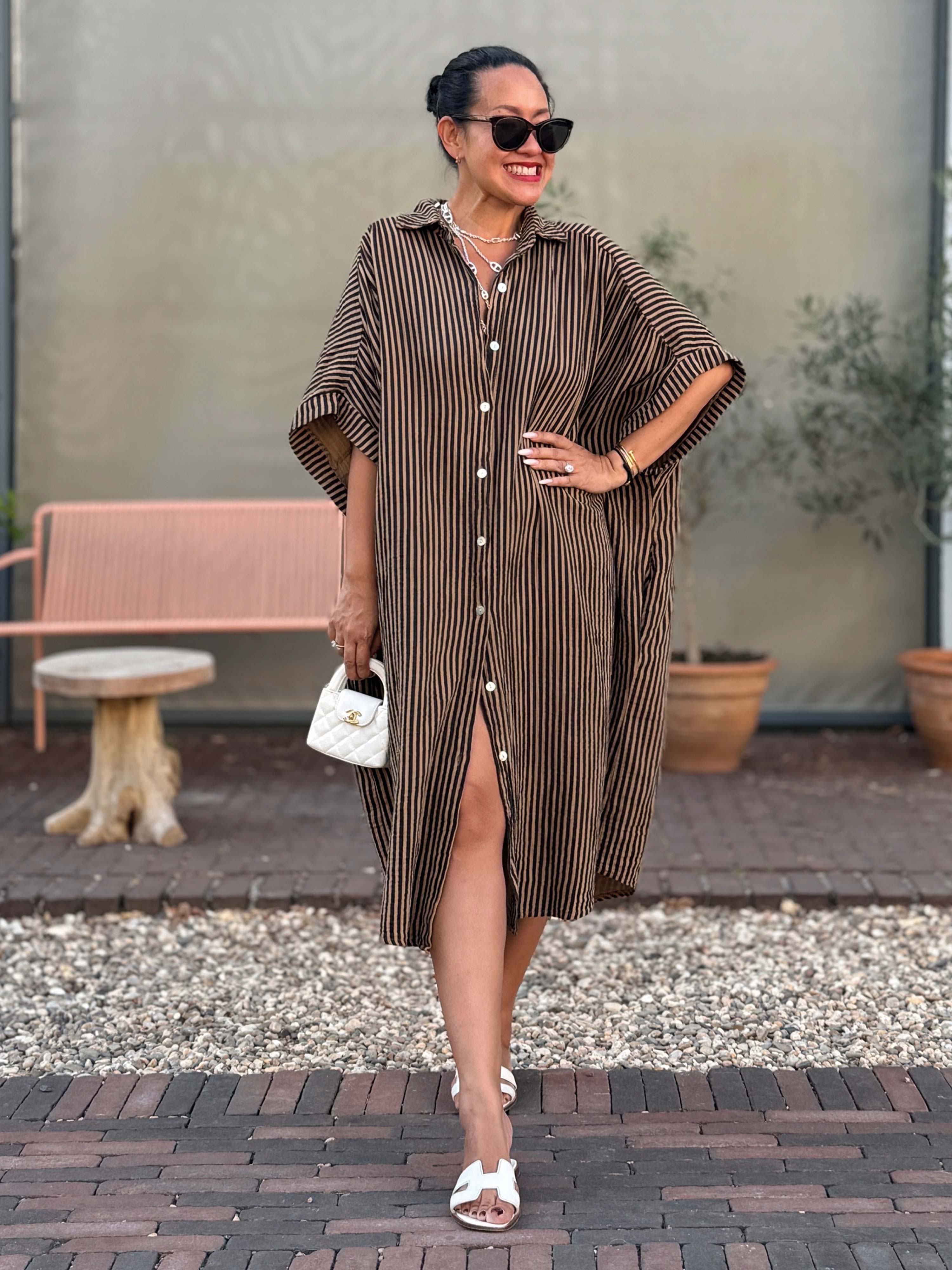 Musselin Oversize Kurzarm Blusenkleid - LANA - STRIPES Camel/Schwarz Musselin Oversize Kurzarm Blusenkleid - LANA - STRIPES Camel/Schwarz