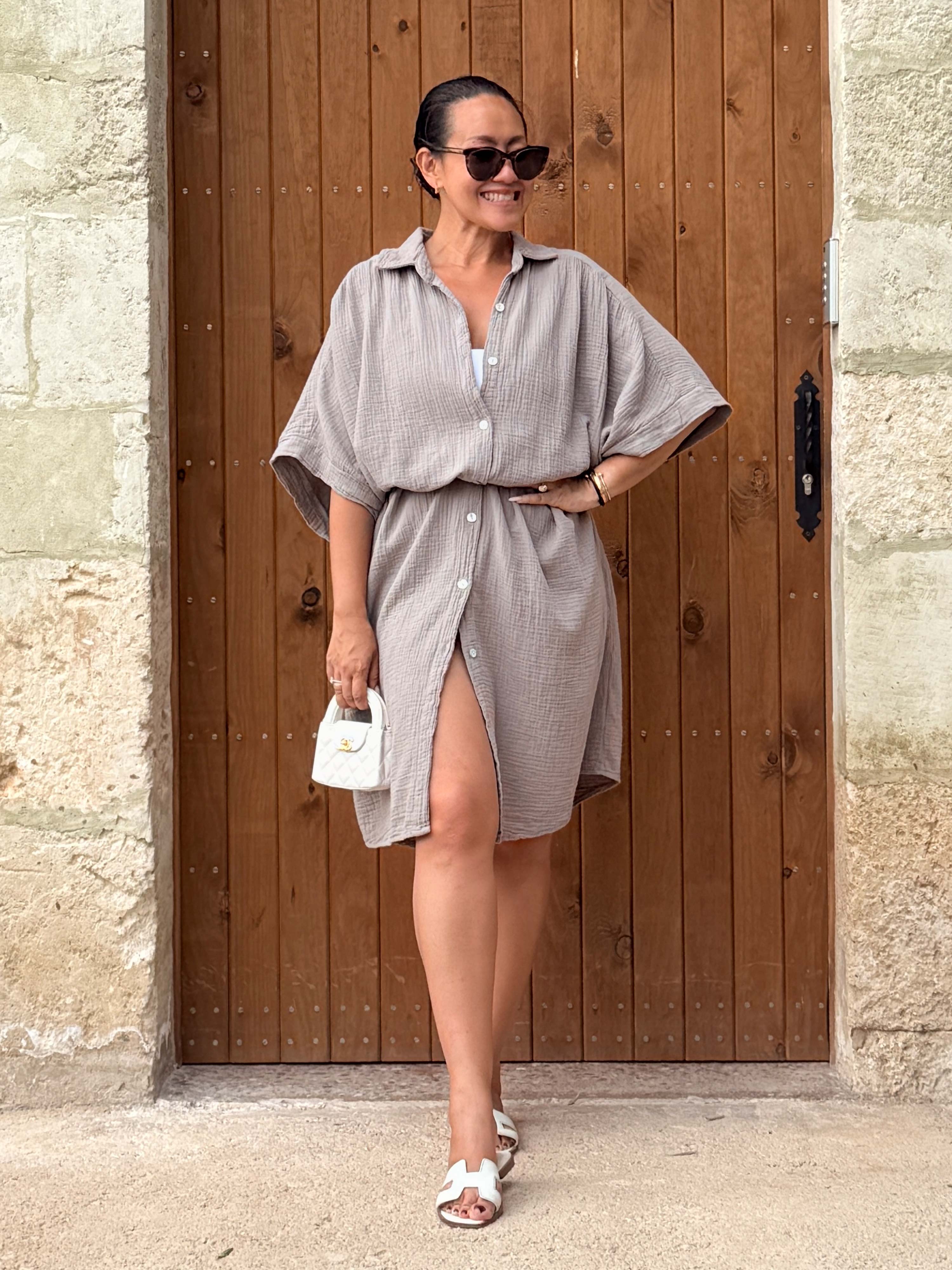 Musselin Oversize Kurzarm Blusenkleid - LANA - Taupe Musselin Oversize Kurzarm Blusenkleid - LANA - Taupe