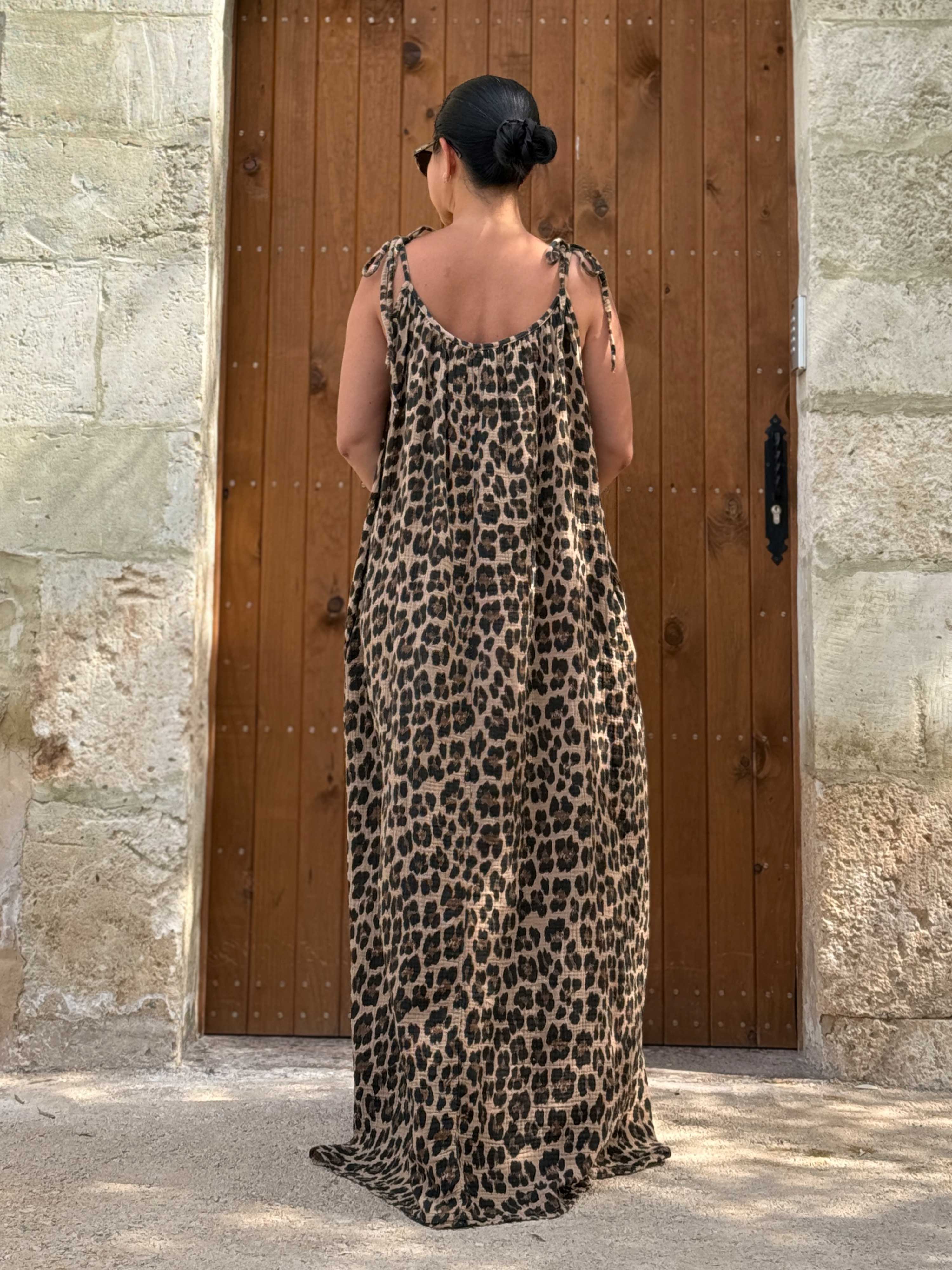 Musselin Trägerkleid LONG - ALISA - LEO Camel Musselin Trägerkleid LONG - ALISA - LEO Camel
