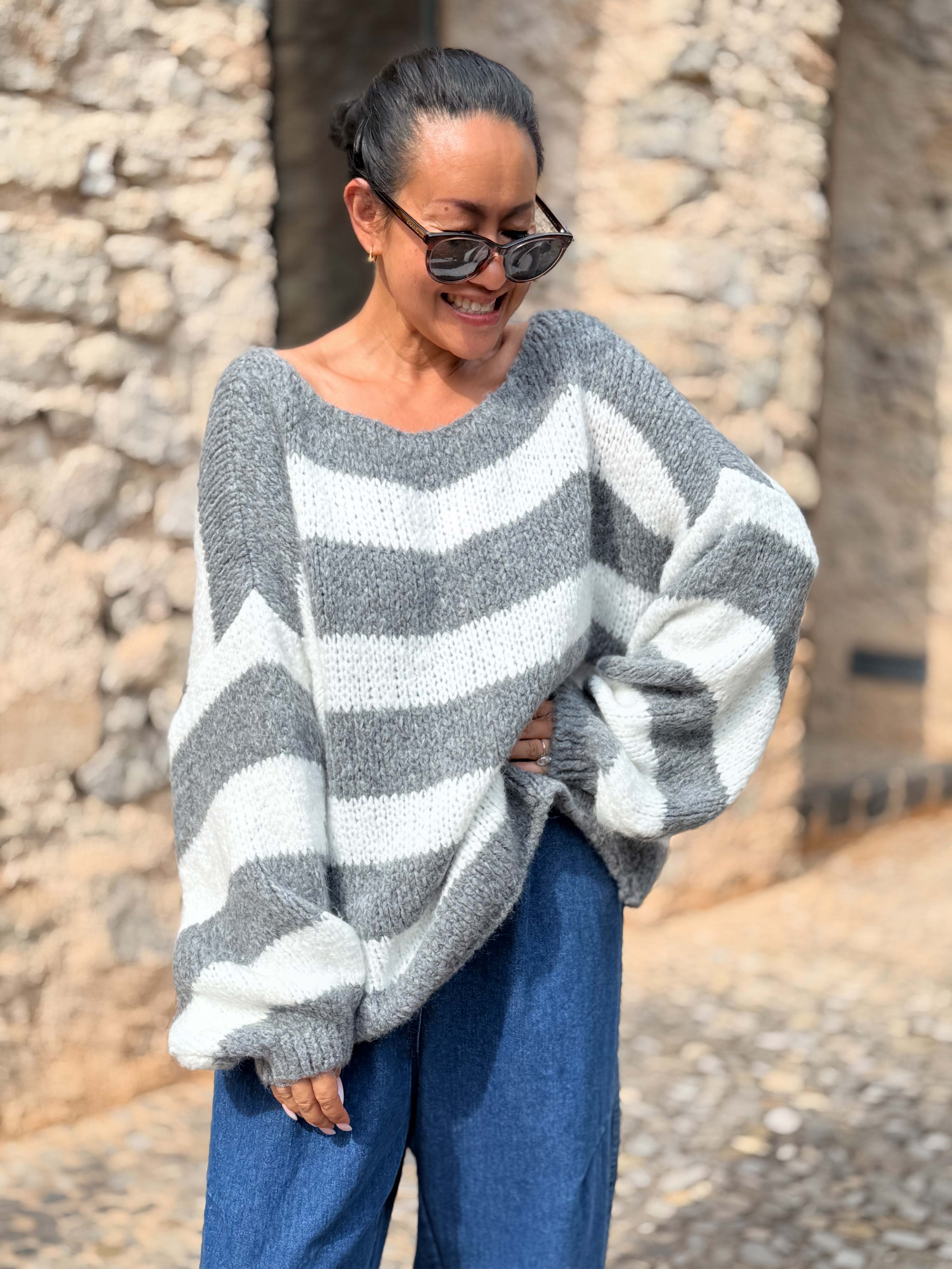 Oversize Cropped Strickpullover - FLAUSCHI - STRIPES - Grau