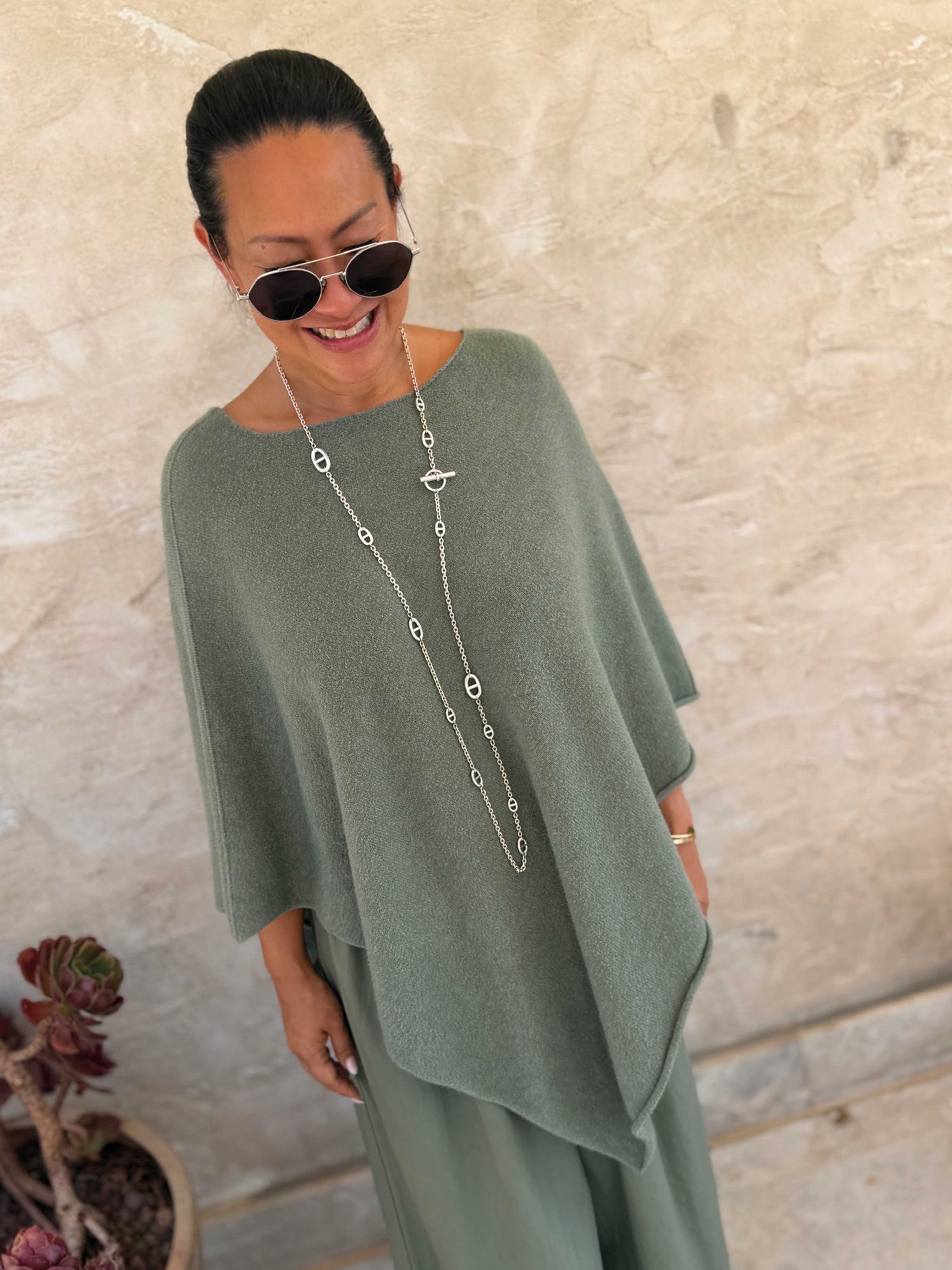 Oversize Viskose Strick Poncho Cape - Matcha