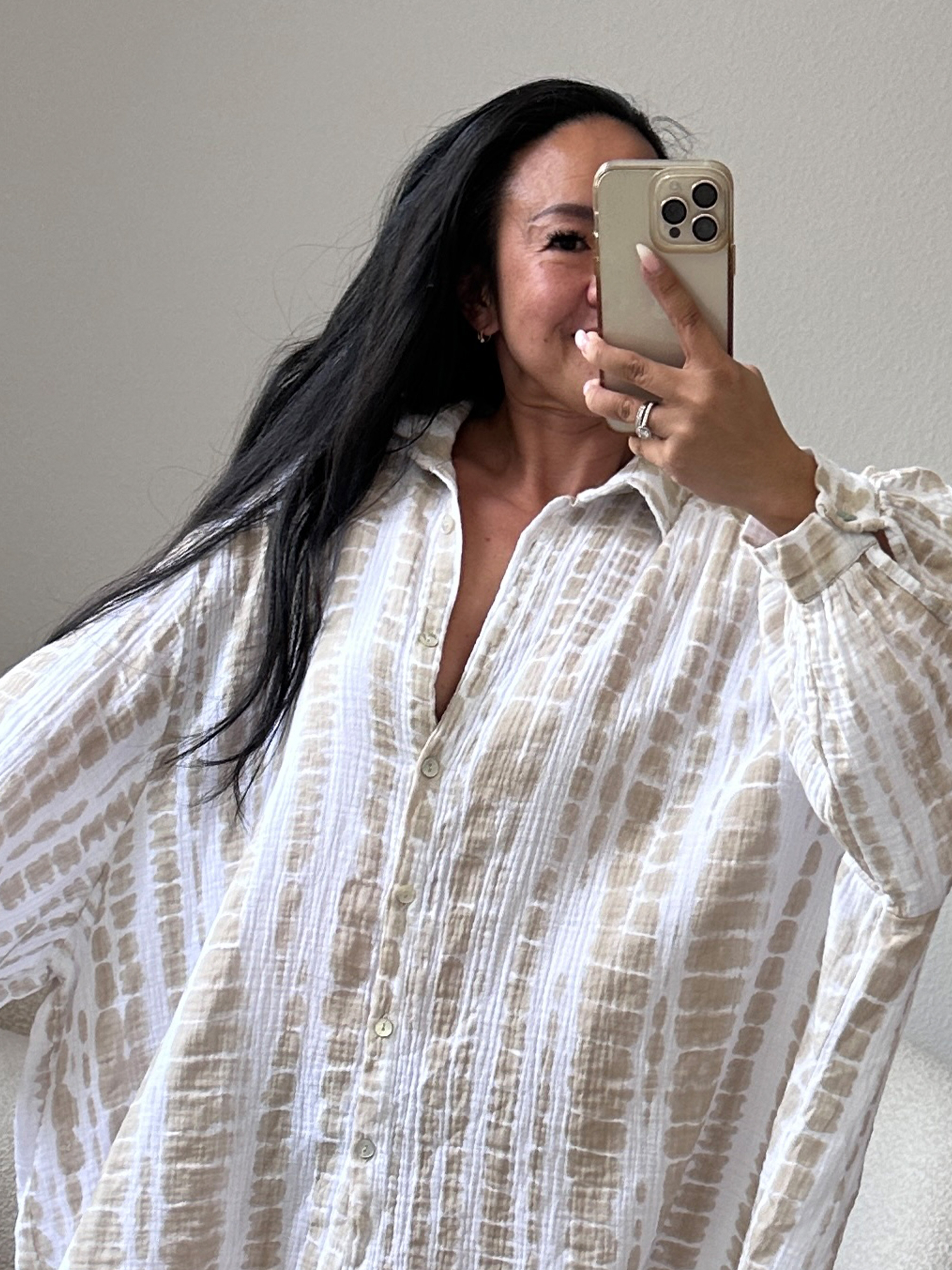 LL-00427-KrokoBeige-2 Musselin Midi Oversize Bluse - KROKO - Weiss/Beige