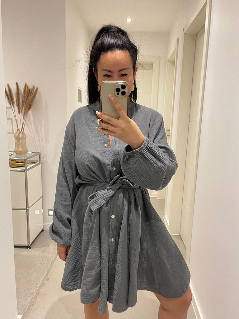 HS-81961-Grau Musselin Kleid mit Gürtel - Grau