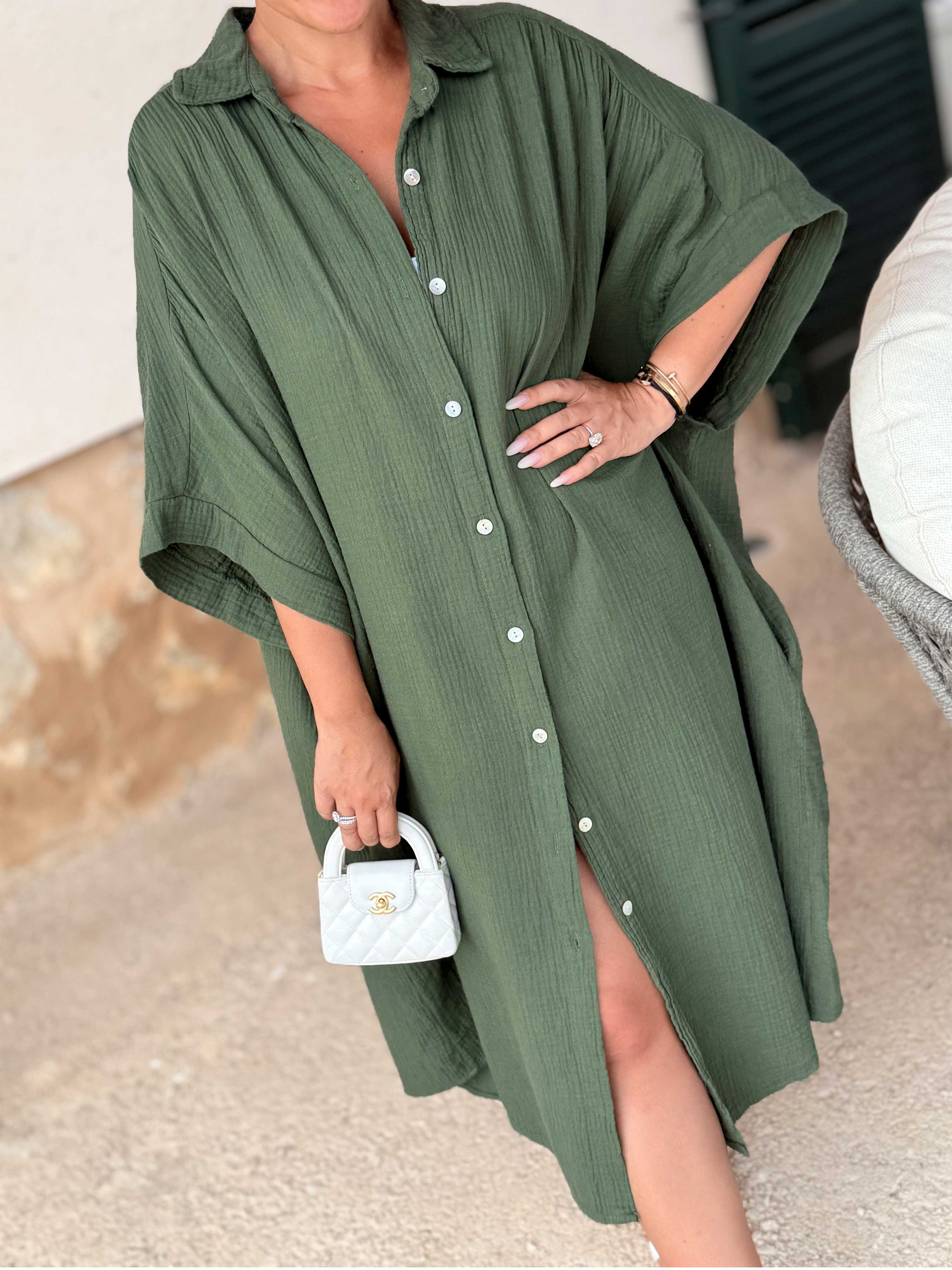 Musselin Oversize Kurzarm Blusenkleid - LANA - Olive Musselin Oversize Kurzarm Blusenkleid - LANA - Olive