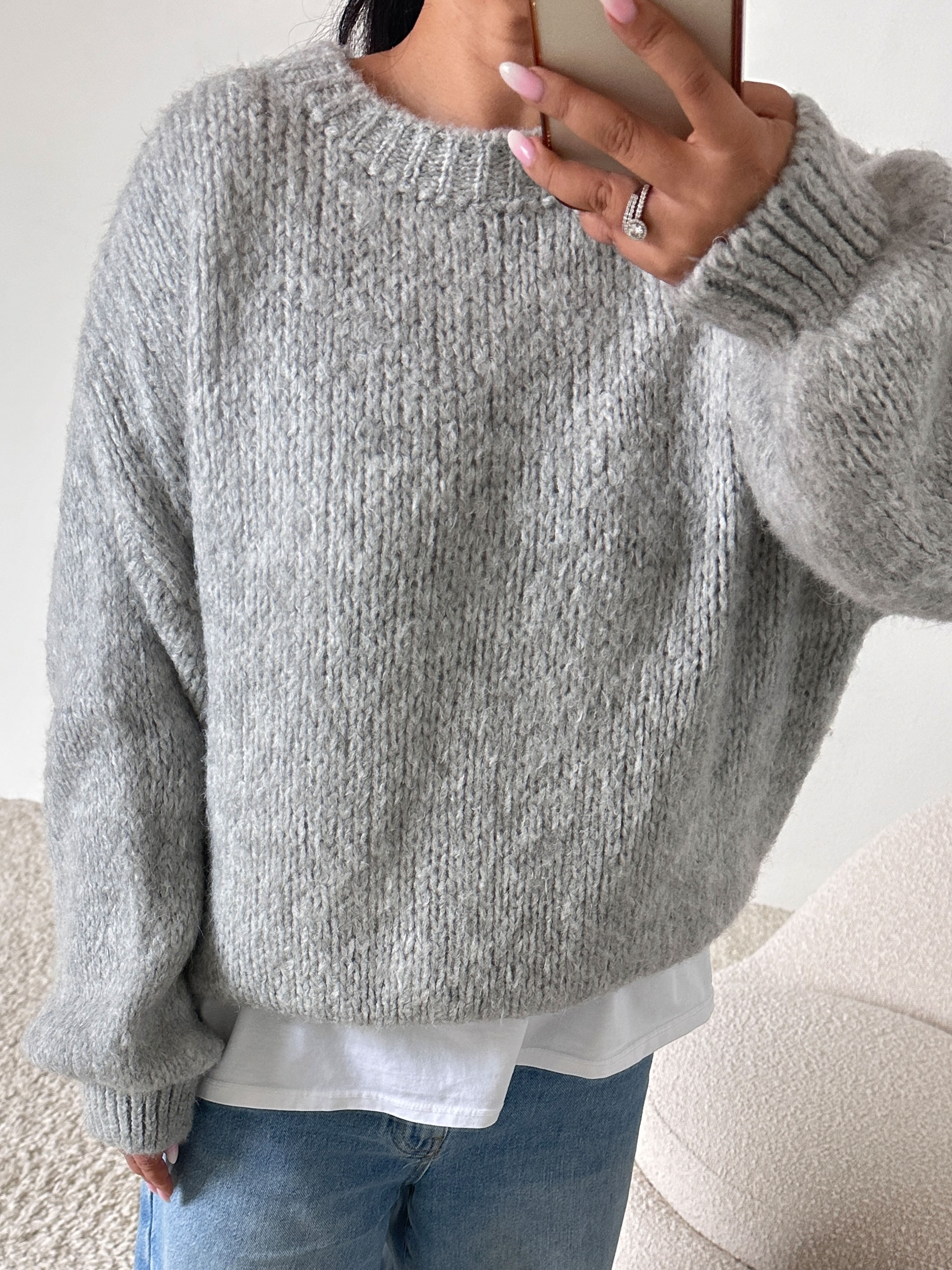 Strickpullover mit Rundhalsausschnitt - FLAUSCHI - Hellgrau Strickpullover mit Rundhalsausschnitt - FLAUSCHI - Hellgrau