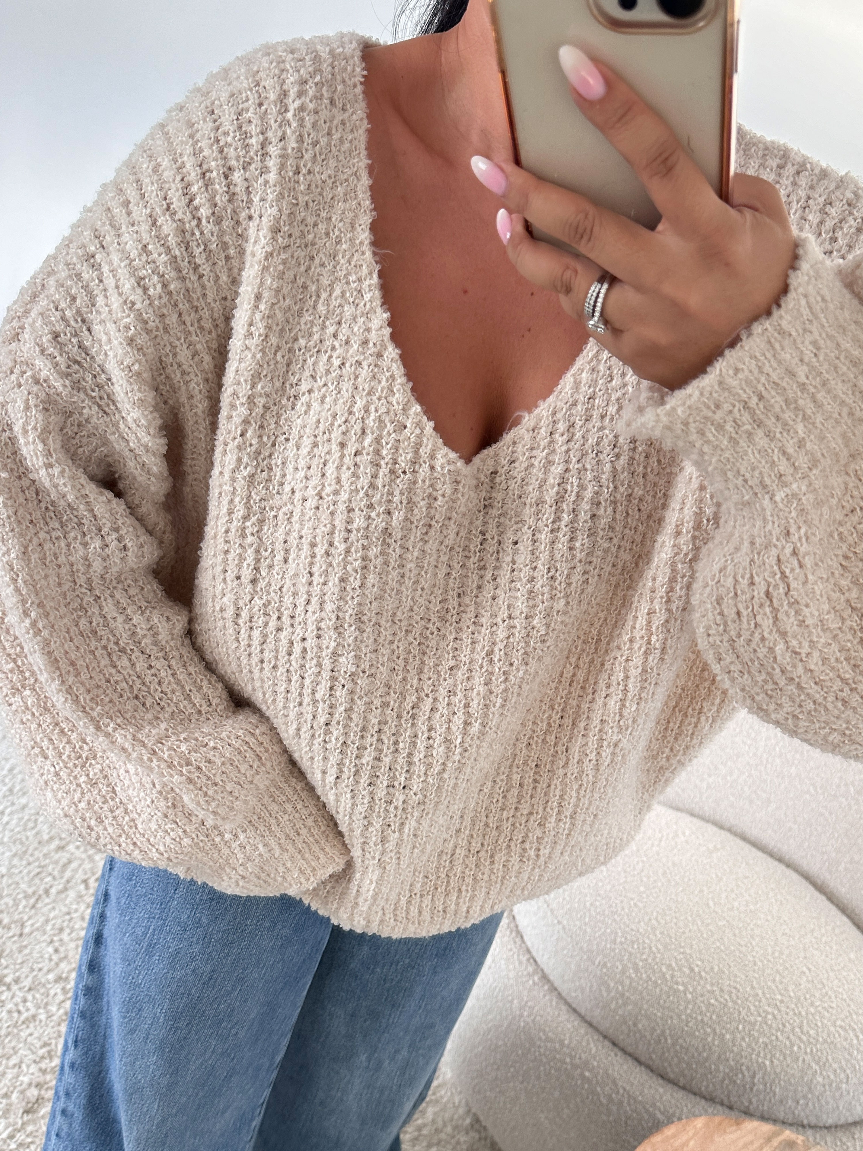PREMIUM Bouclé Pullover mit V-Ausschnitt - Creme PREMIUM Bouclé Pullover mit V-Ausschnitt - Creme