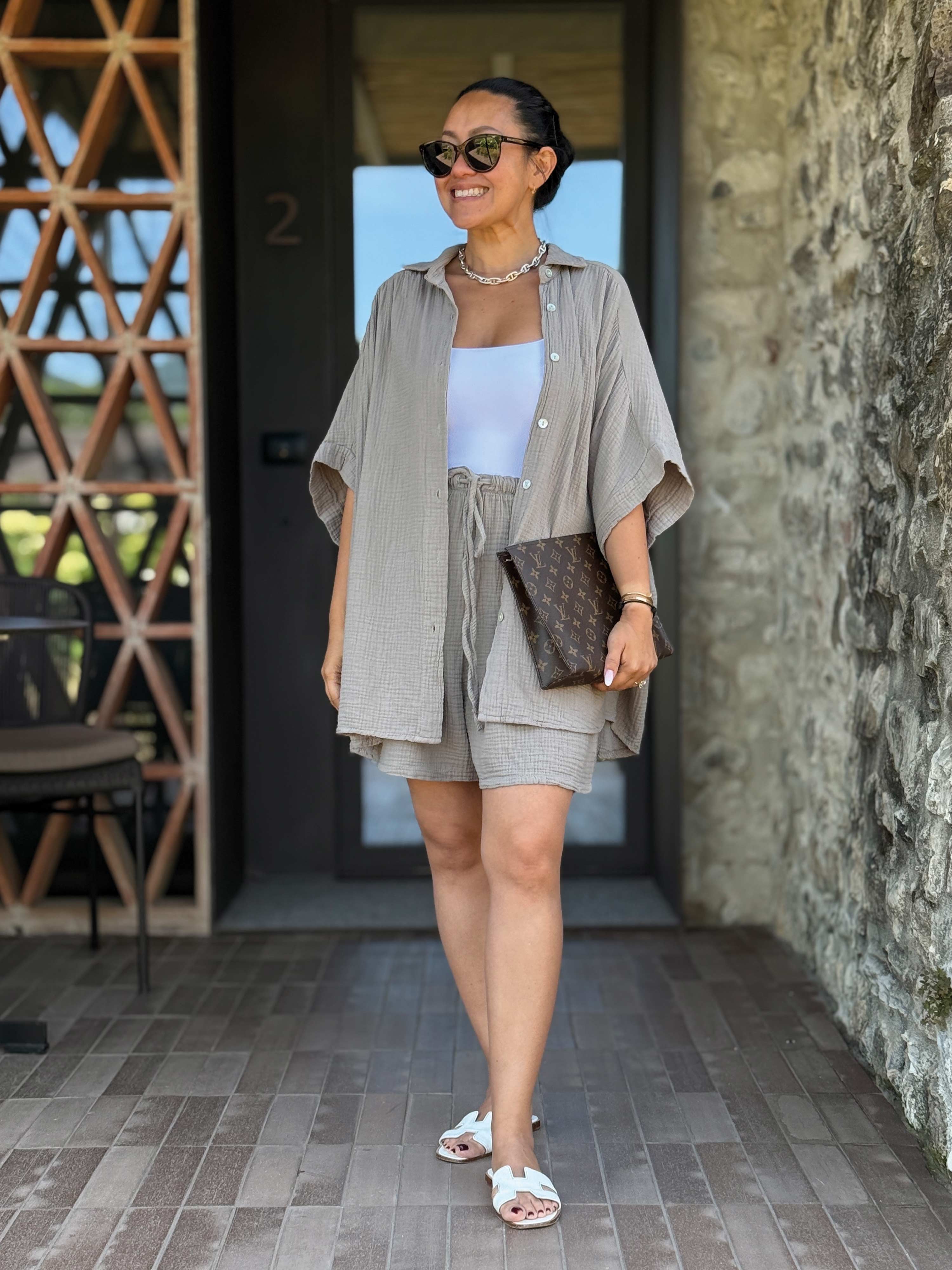 Musselin Oversize Kurzarm Bluse MIDI - Taupe Musselin Oversize Kurzarm Bluse MIDI - Taupe