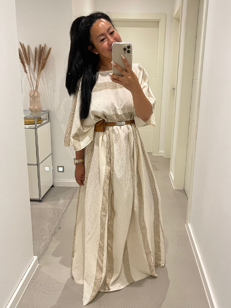 8715-Beige-2 Sommer Maxikleid Bohemian - Beige/Gold