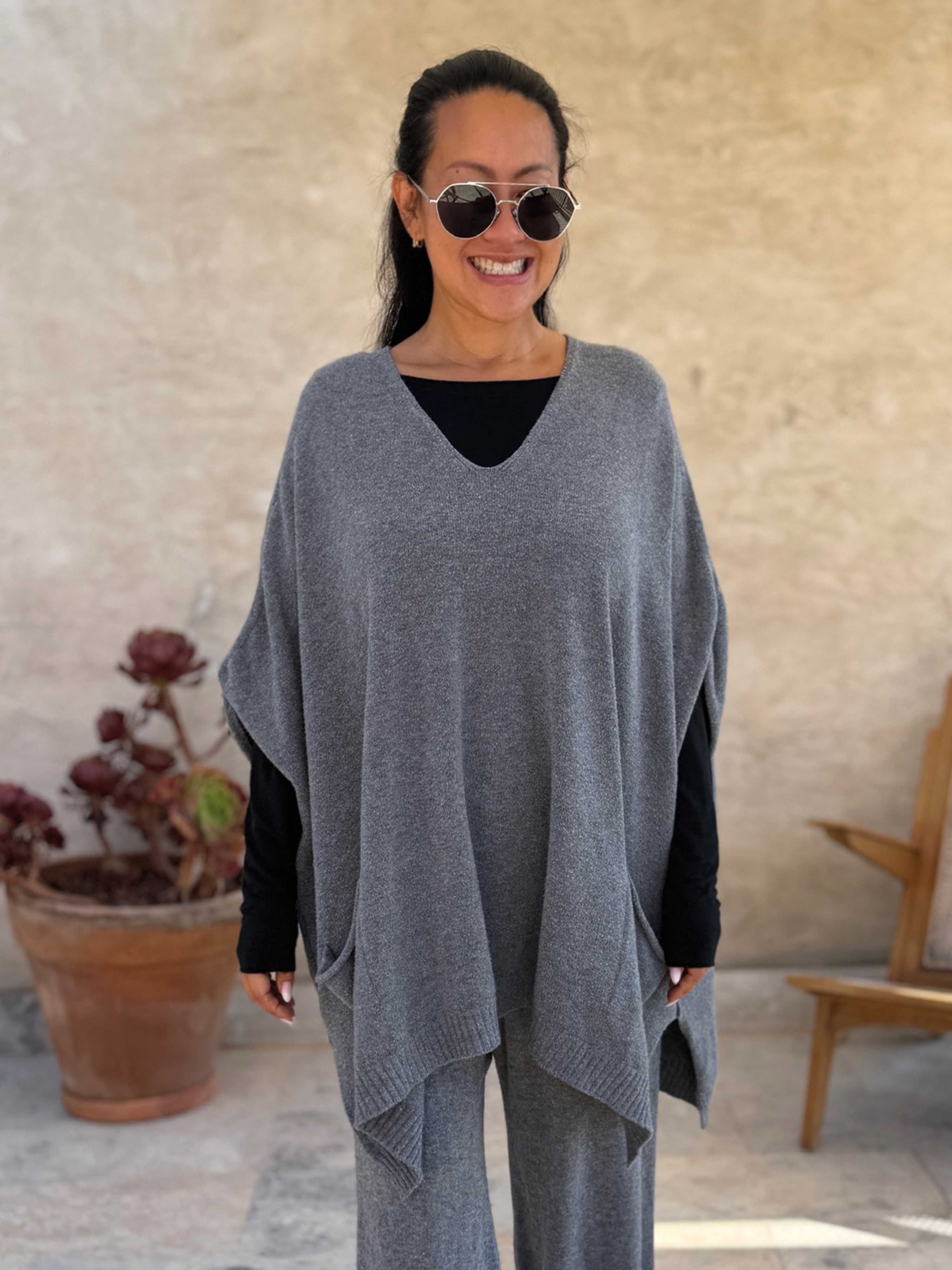 Oversize Viskose Strick Poncho mit V-Ausschnitt - Anthrazit