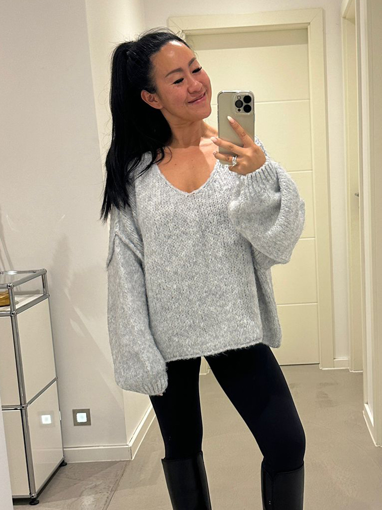 Oversize CROPPED Strickpullover mit V-Ausschnitt - FLAUSCHI - Hellgrau