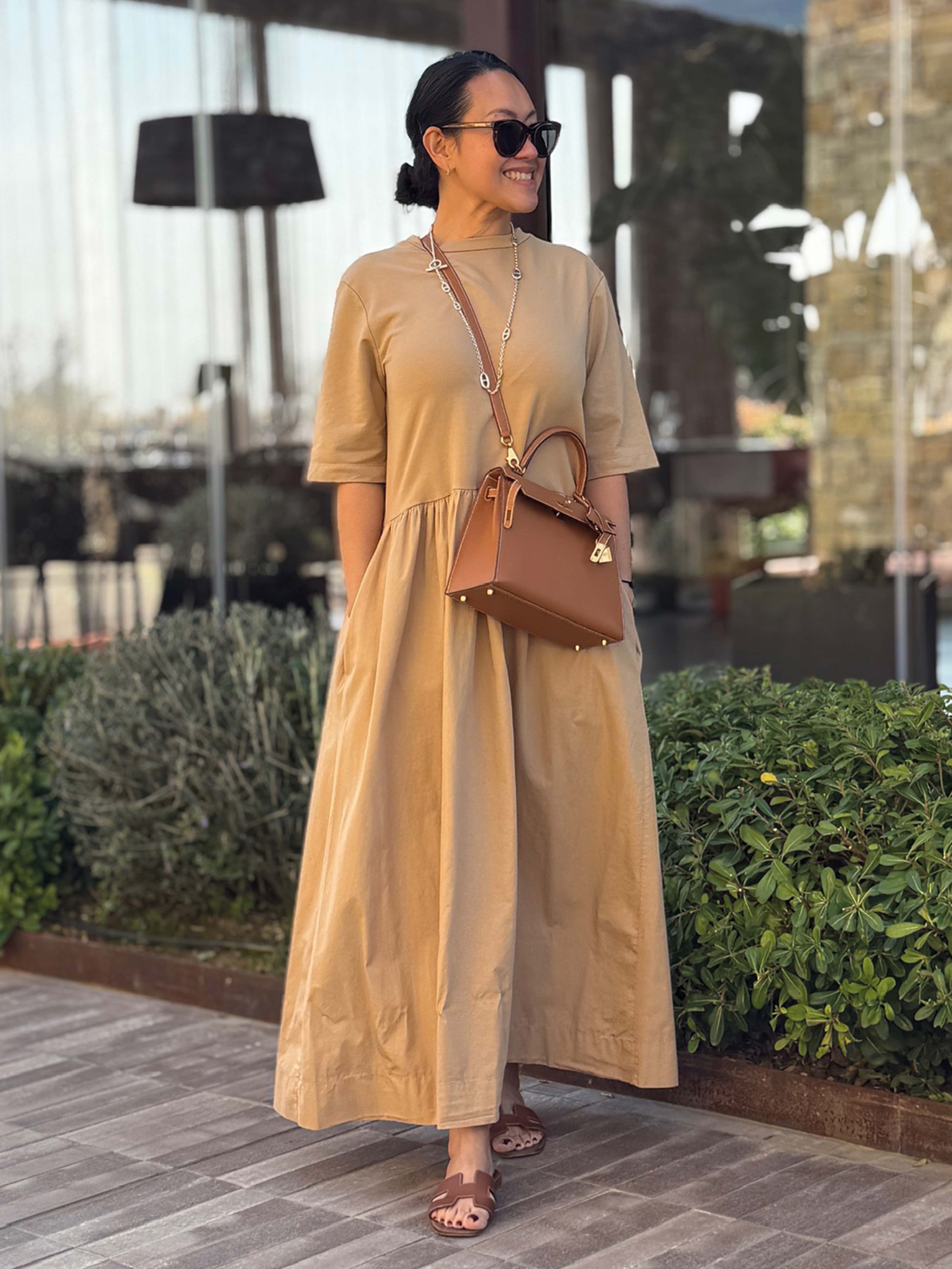 Kurzarm Cotton Kleid mit Seitentaschen - CURVY - Camel
