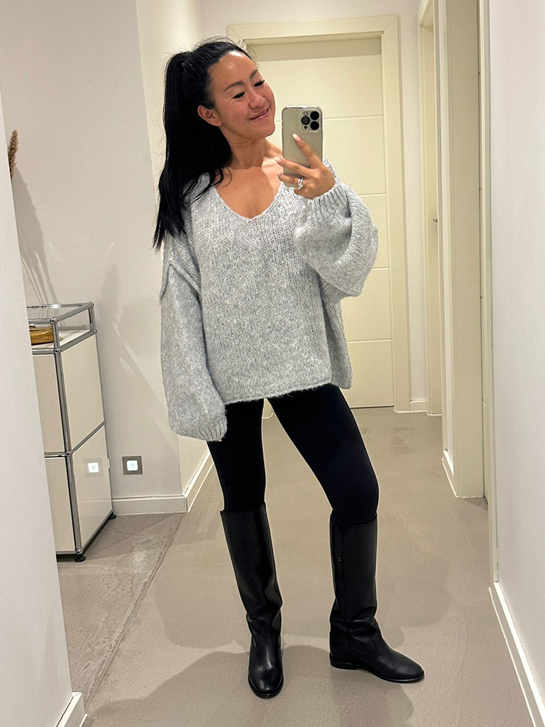 Oversize CROPPED Strickpullover mit V-Ausschnitt - FLAUSCHI - Hellgrau