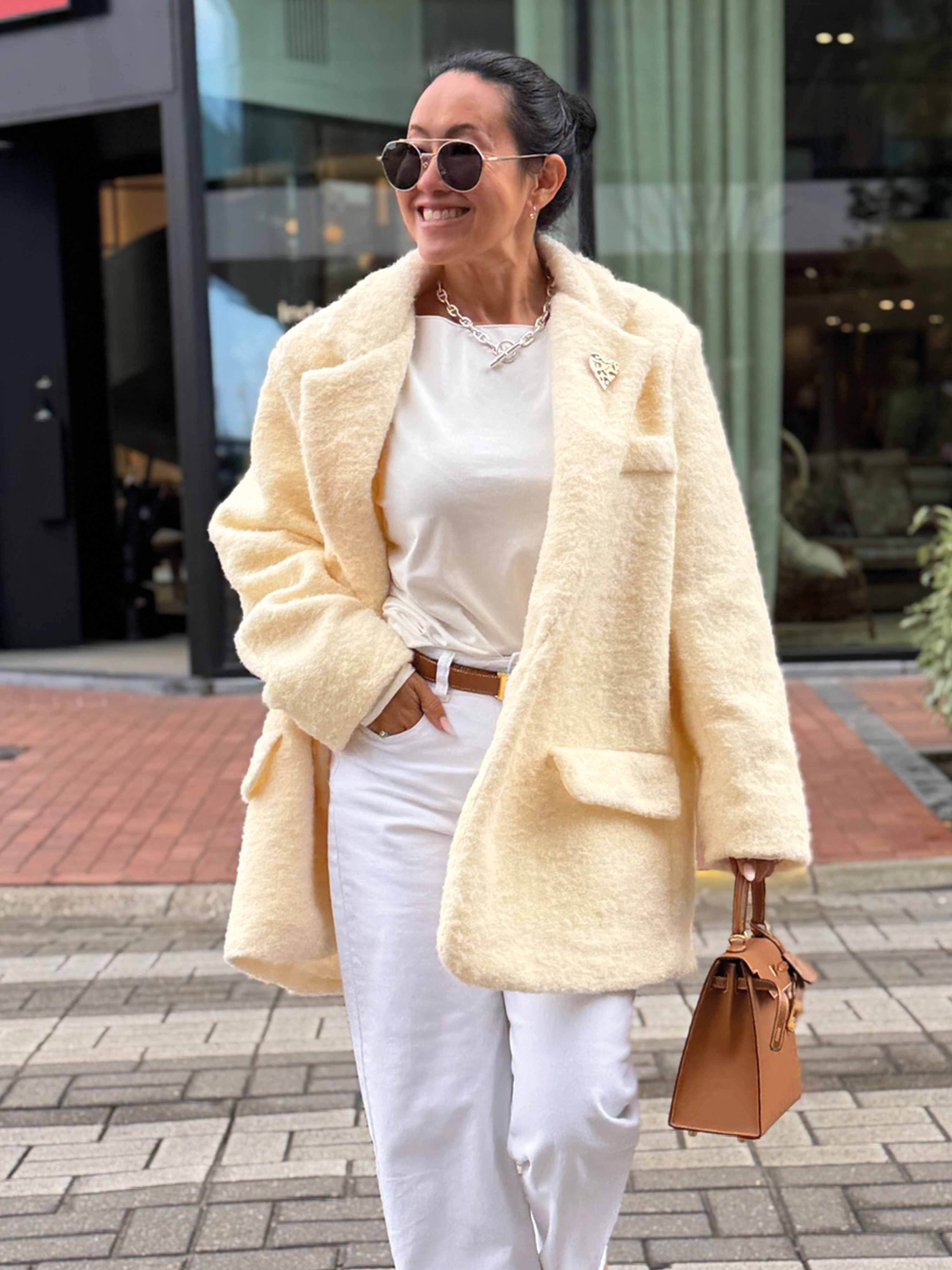 Oversize Bouclé Blazer HENRY - Vanille inkl. Herzbrosche