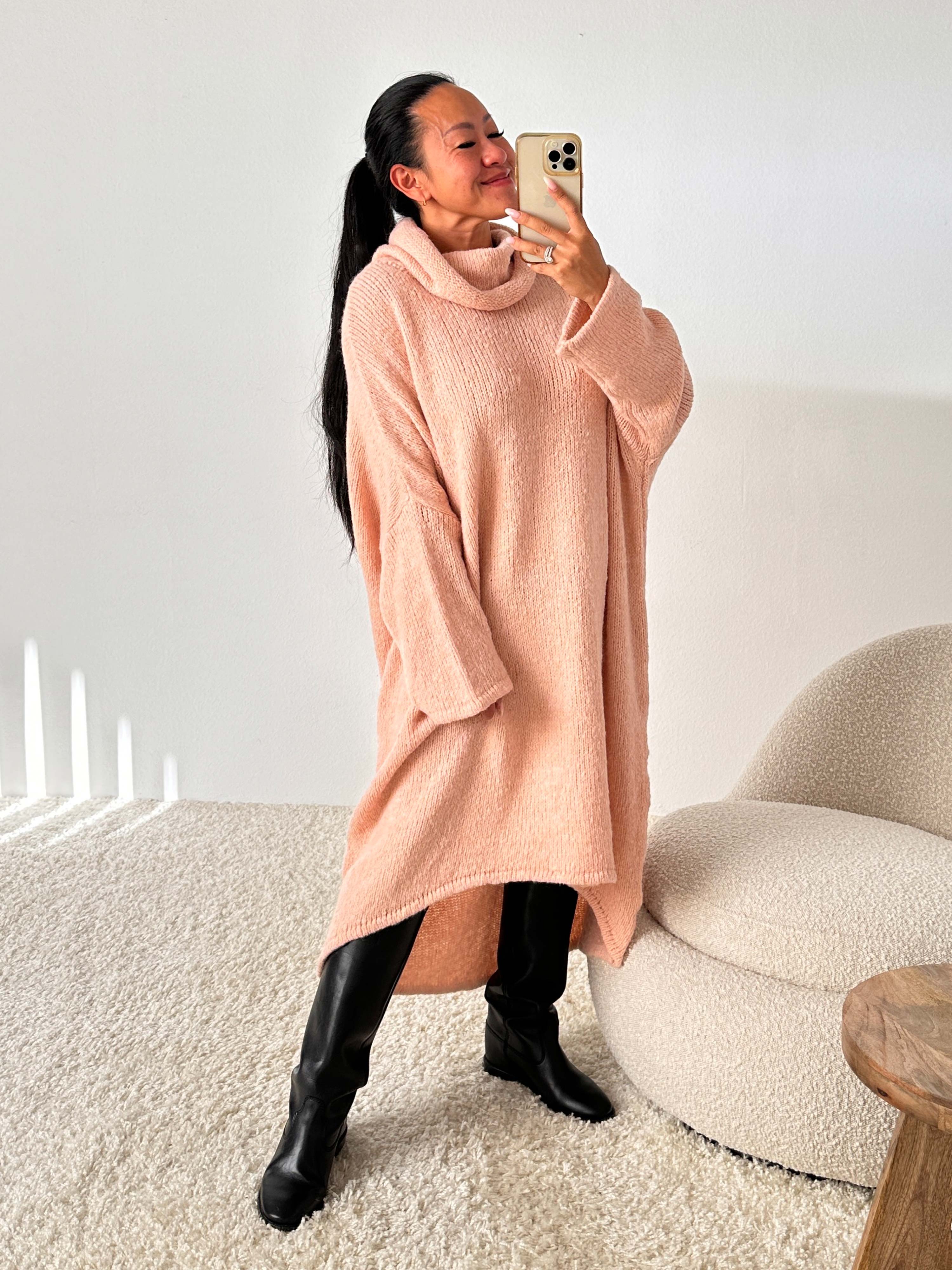 Oversize Vokuhila Strickkleid mit Rollkragen - Rosa