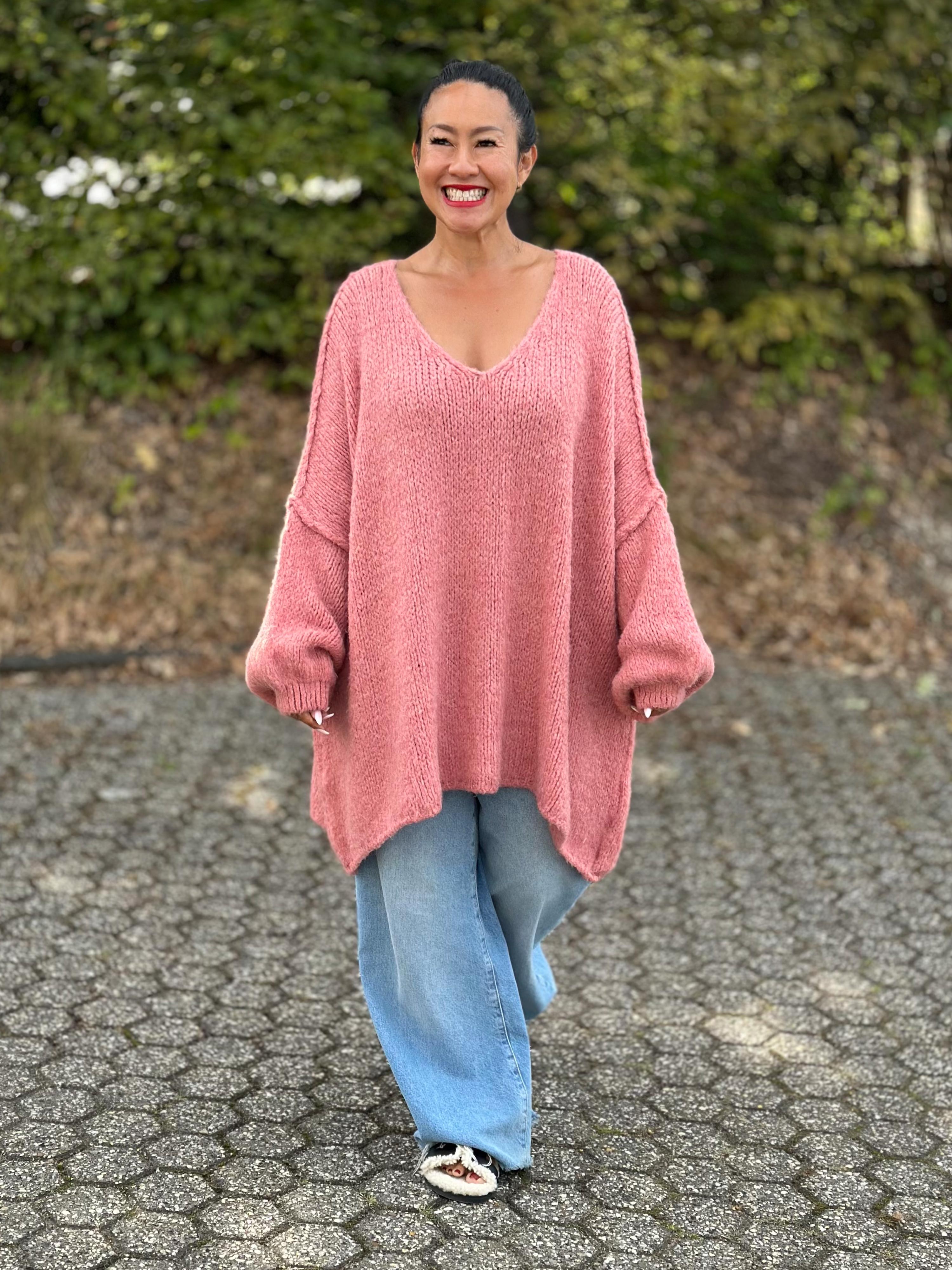 Oversize Strickpullover mit V-Ausschnitt FLAUSCHI TALL - Berry Oversize Strickpullover mit V-Ausschnitt FLAUSCHI TALL - Berry