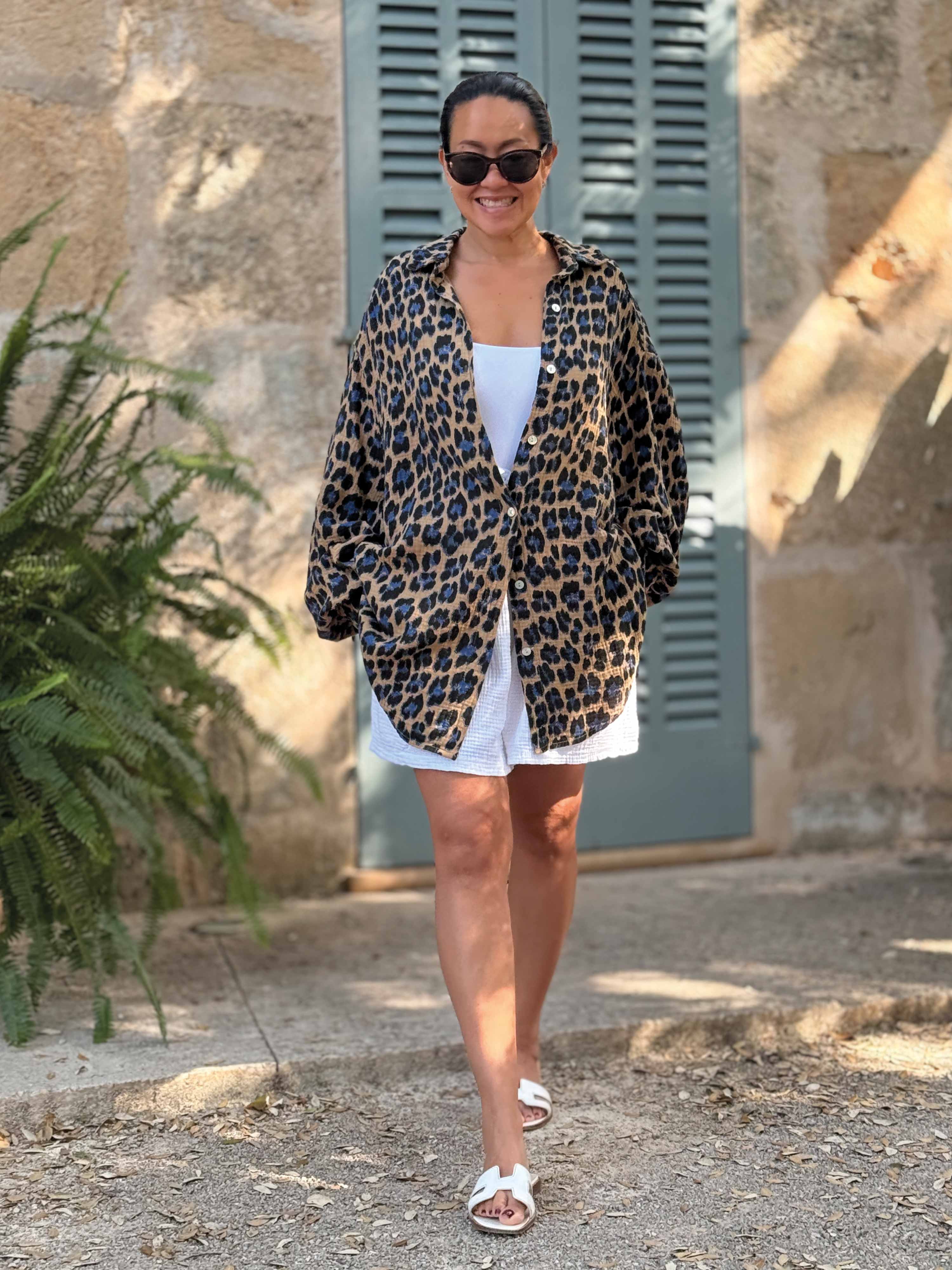 Musselin Midi Oversize Bluse - LEOPARD - Royalblau/Camel Musselin Midi Oversize Bluse - LEOPARD - Royalblau/Camel
