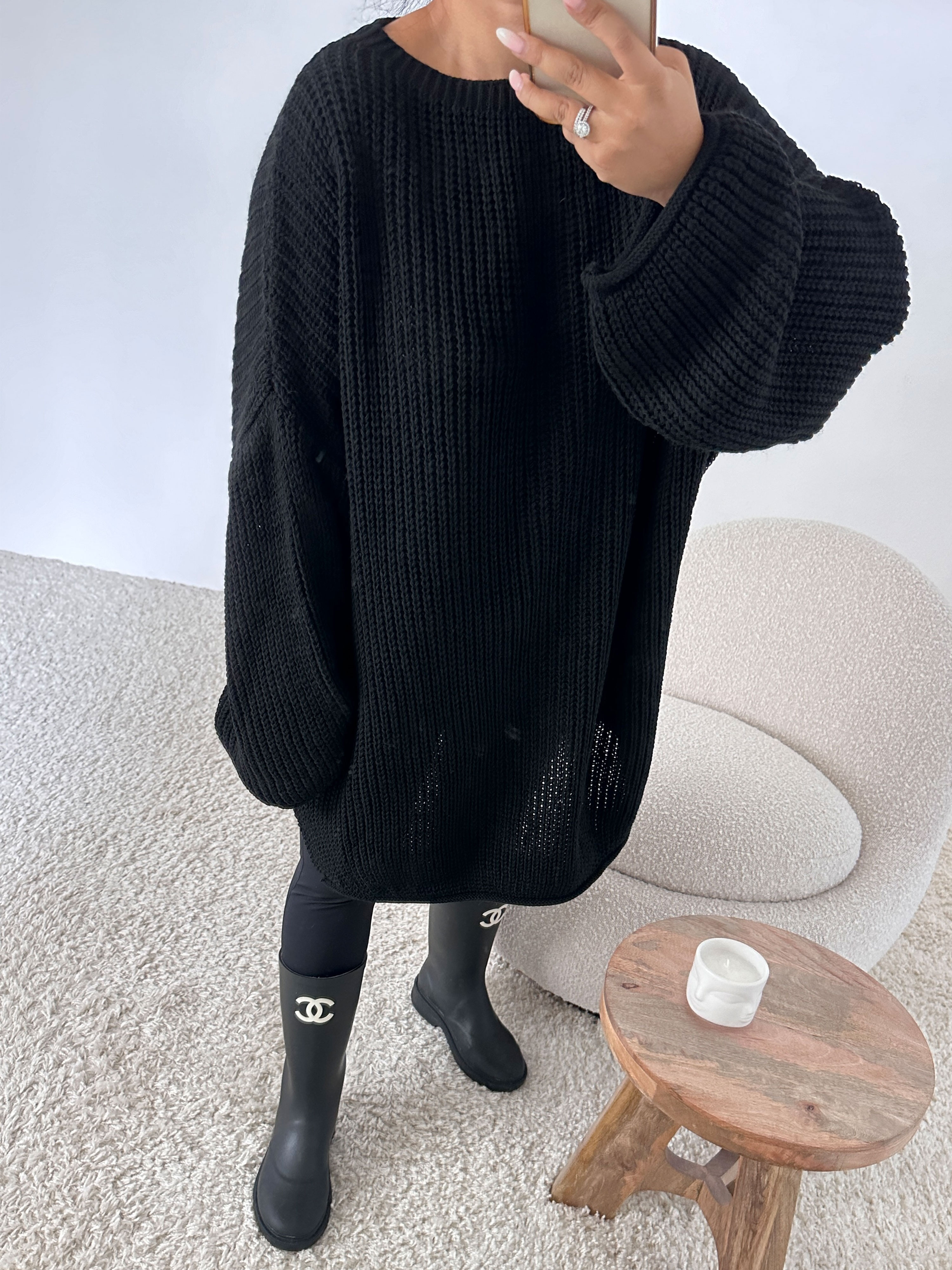 Schwerstrickpullover mit Seitenschlitz - Schwarz Schwerstrickpullover mit Seitenschlitz - Schwarz