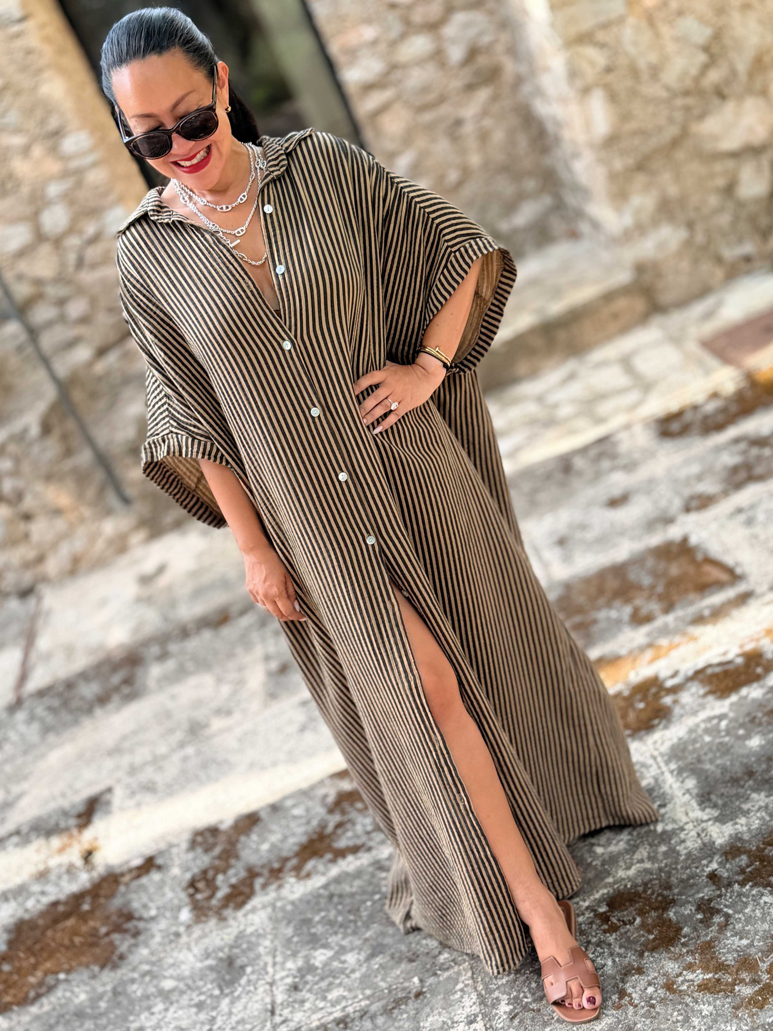 Musselin Oversize Kurzarm Blusenkleid - CAPRI - STRIPES Camel/Schwarz Musselin Oversize Kurzarm Blusenkleid - CAPRI - STRIPES Camel/Schwarz