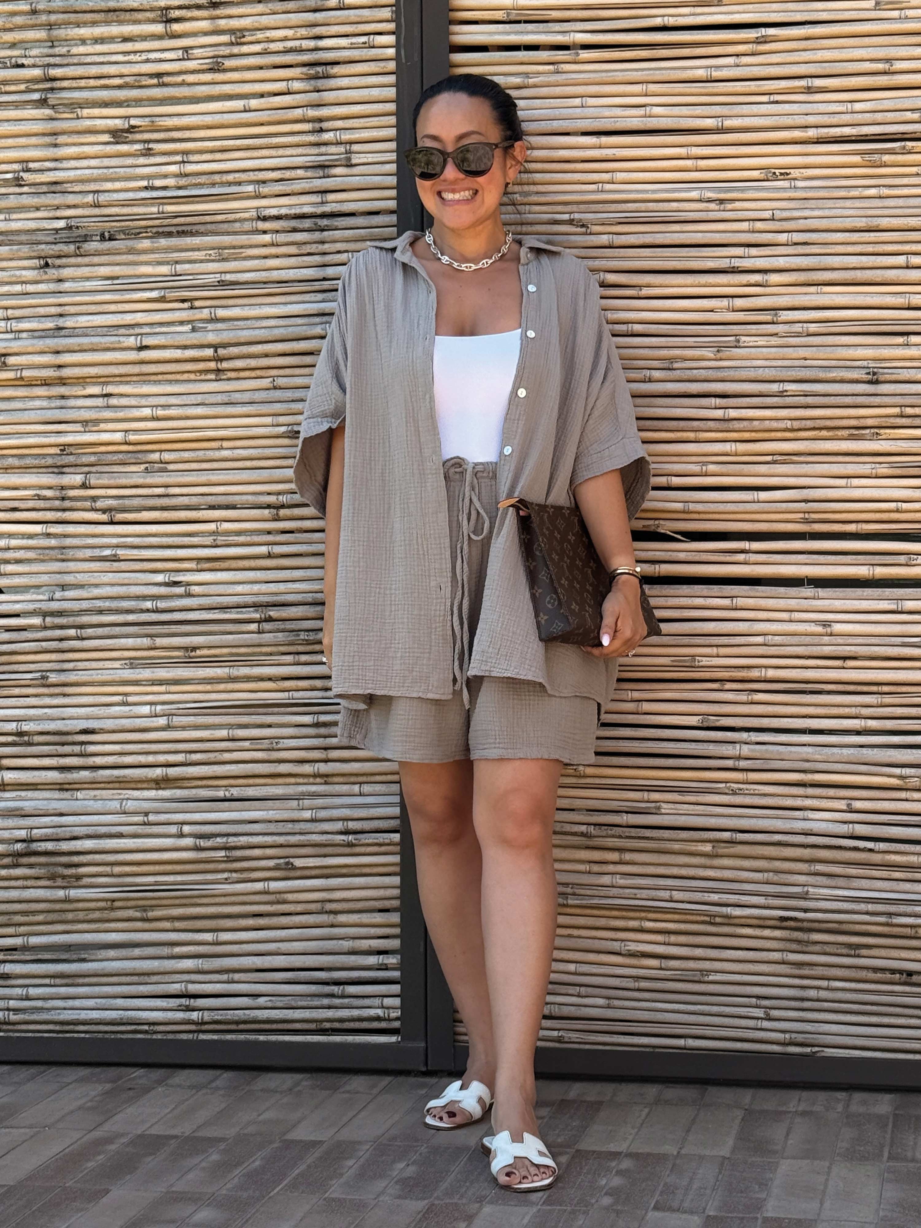 Musselin Oversize Kurzarm Bluse MIDI - Taupe Musselin Oversize Kurzarm Bluse MIDI - Taupe
