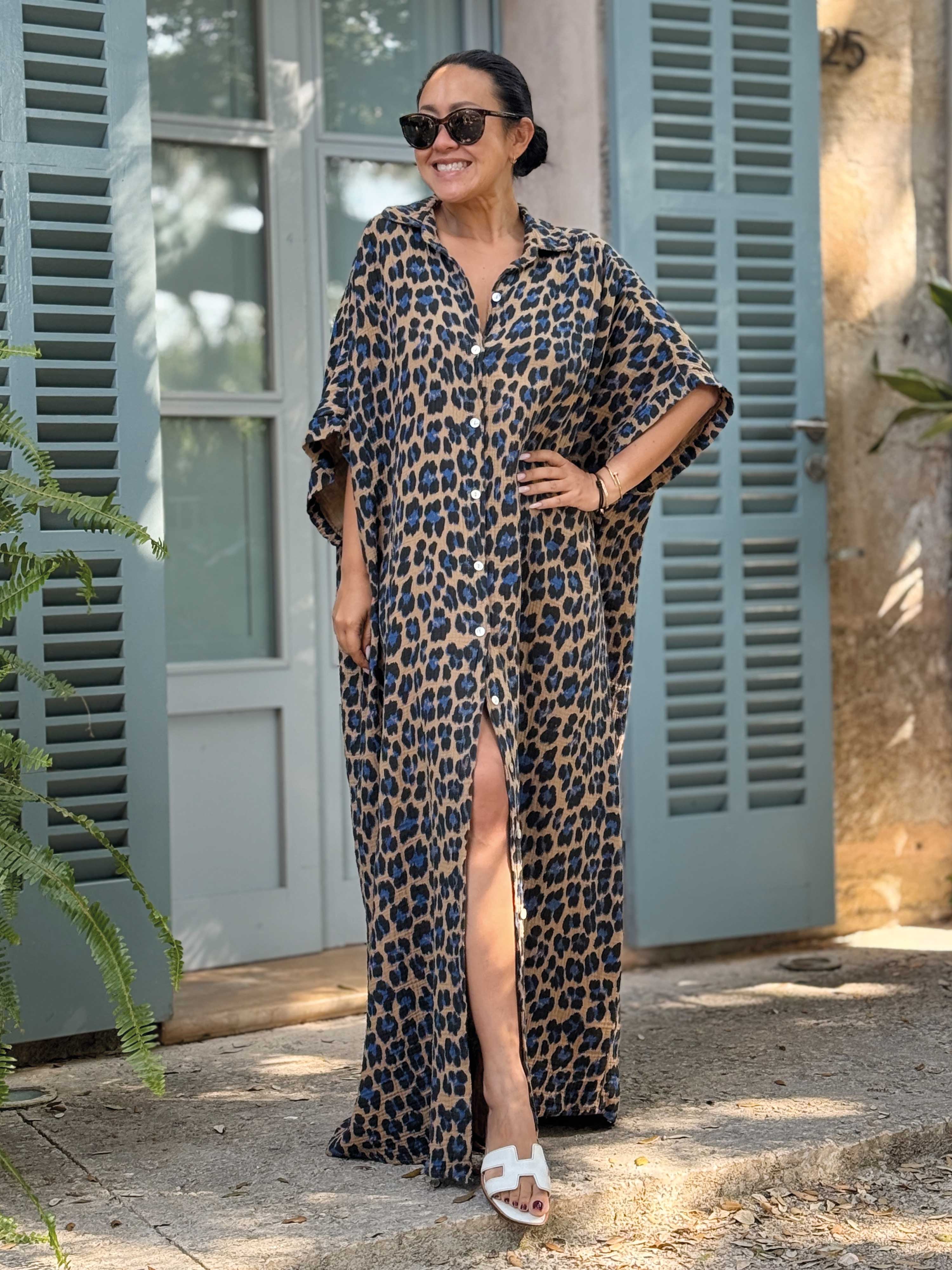 Musselin Oversize Kurzarm Blusenkleid - CAPRI - LEO Royalblau/Camel Musselin Oversize Kurzarm Blusenkleid - CAPRI - LEO Royalblau/Camel