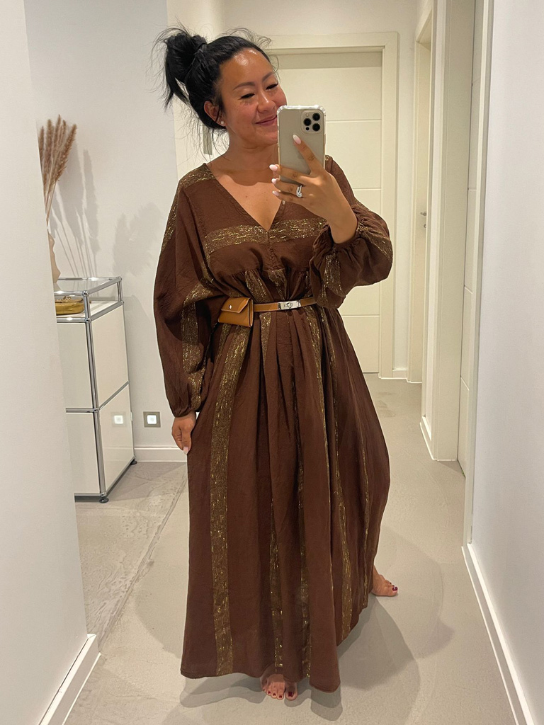 8715-2-Schoko-2 Maxikleid mit Ballonärmeln ARTA - Schoko/Gold