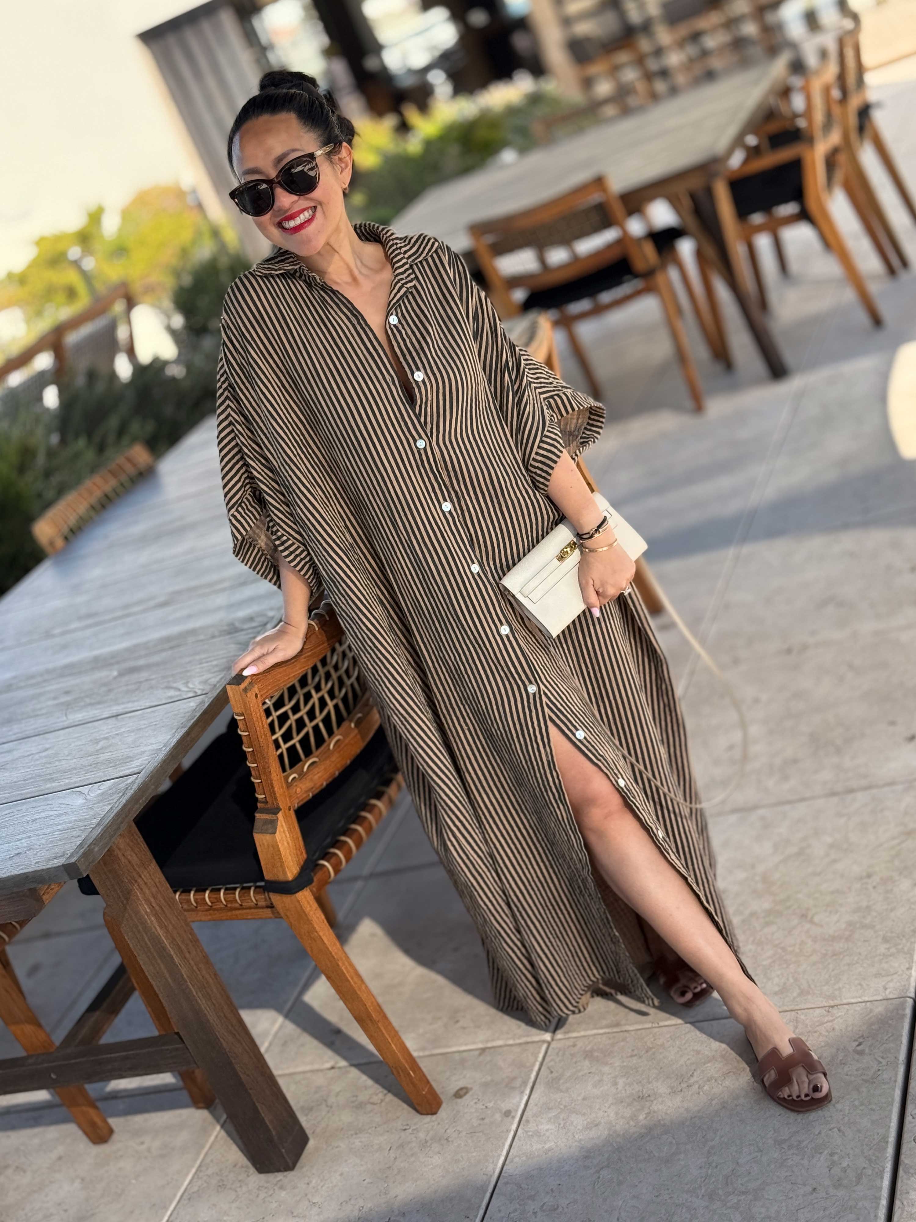 Musselin Oversize Kurzarm Blusenkleid - CAPRI - STRIPES Camel/Schwarz Musselin Oversize Kurzarm Blusenkleid - CAPRI - STRIPES Camel/Schwarz