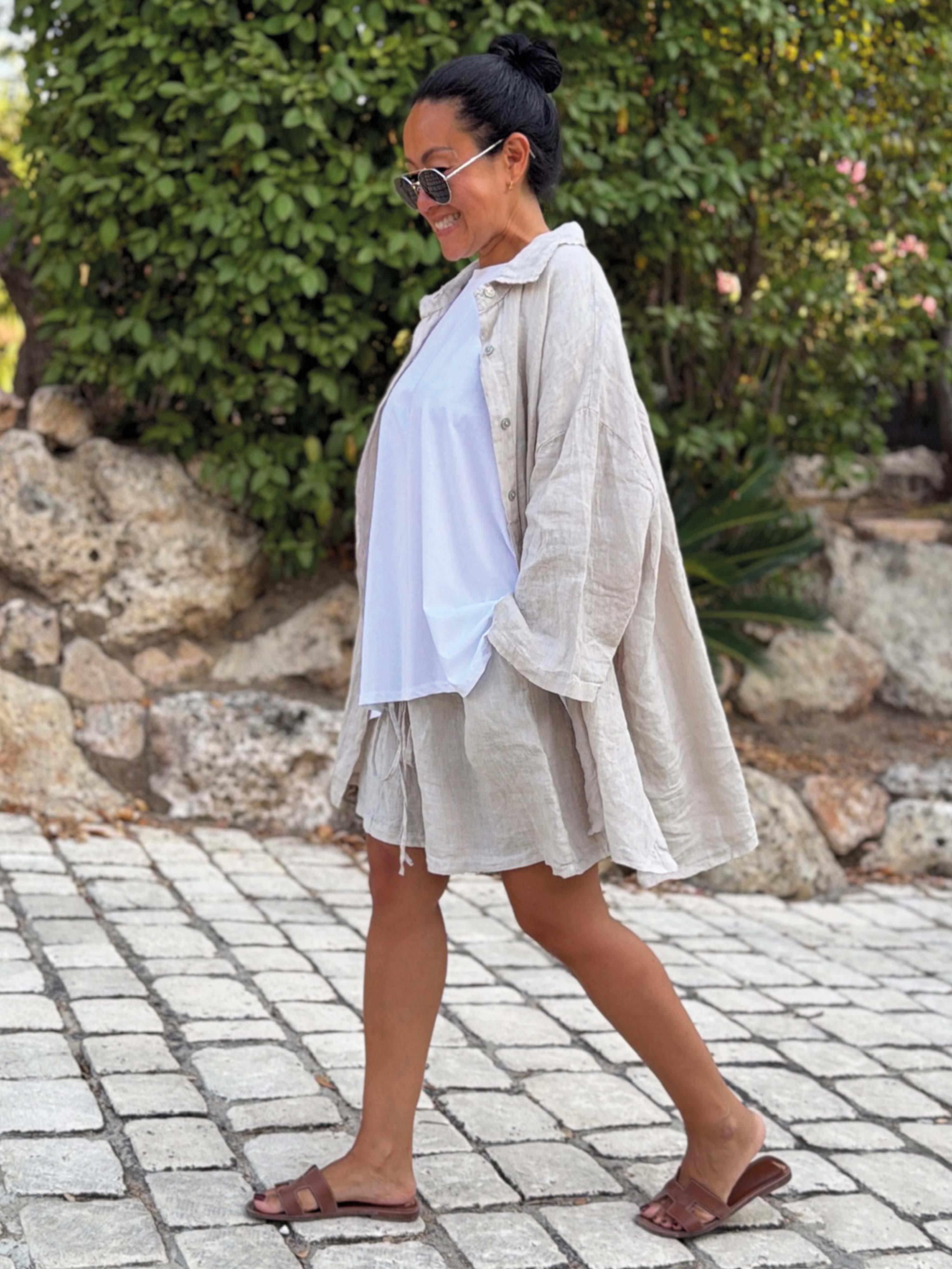 Leinen Oversize Bluse mit Seitenschlitz - Beige