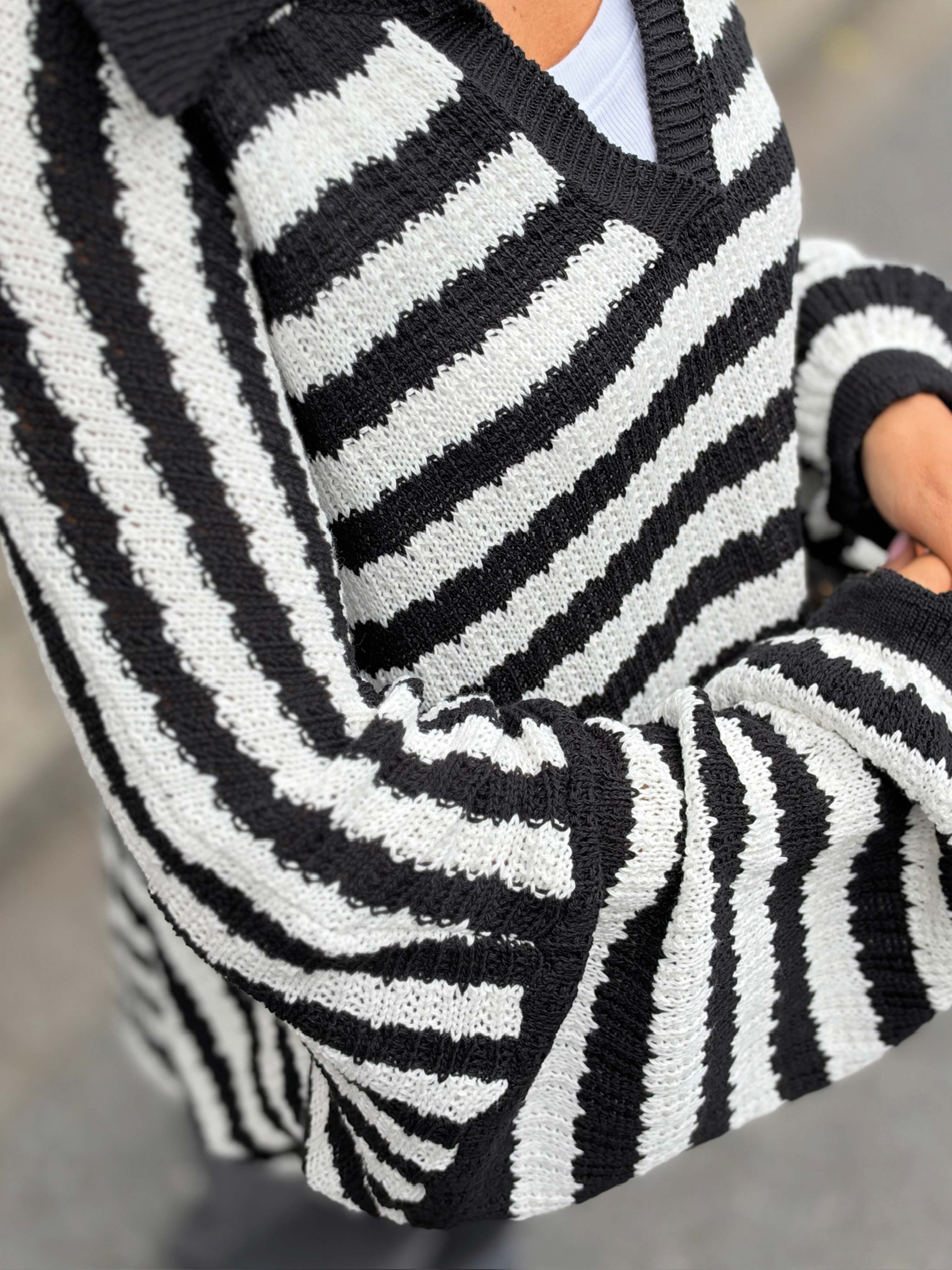 Oversize Häkelpullover MANACOR - STRIPES - Schwarz