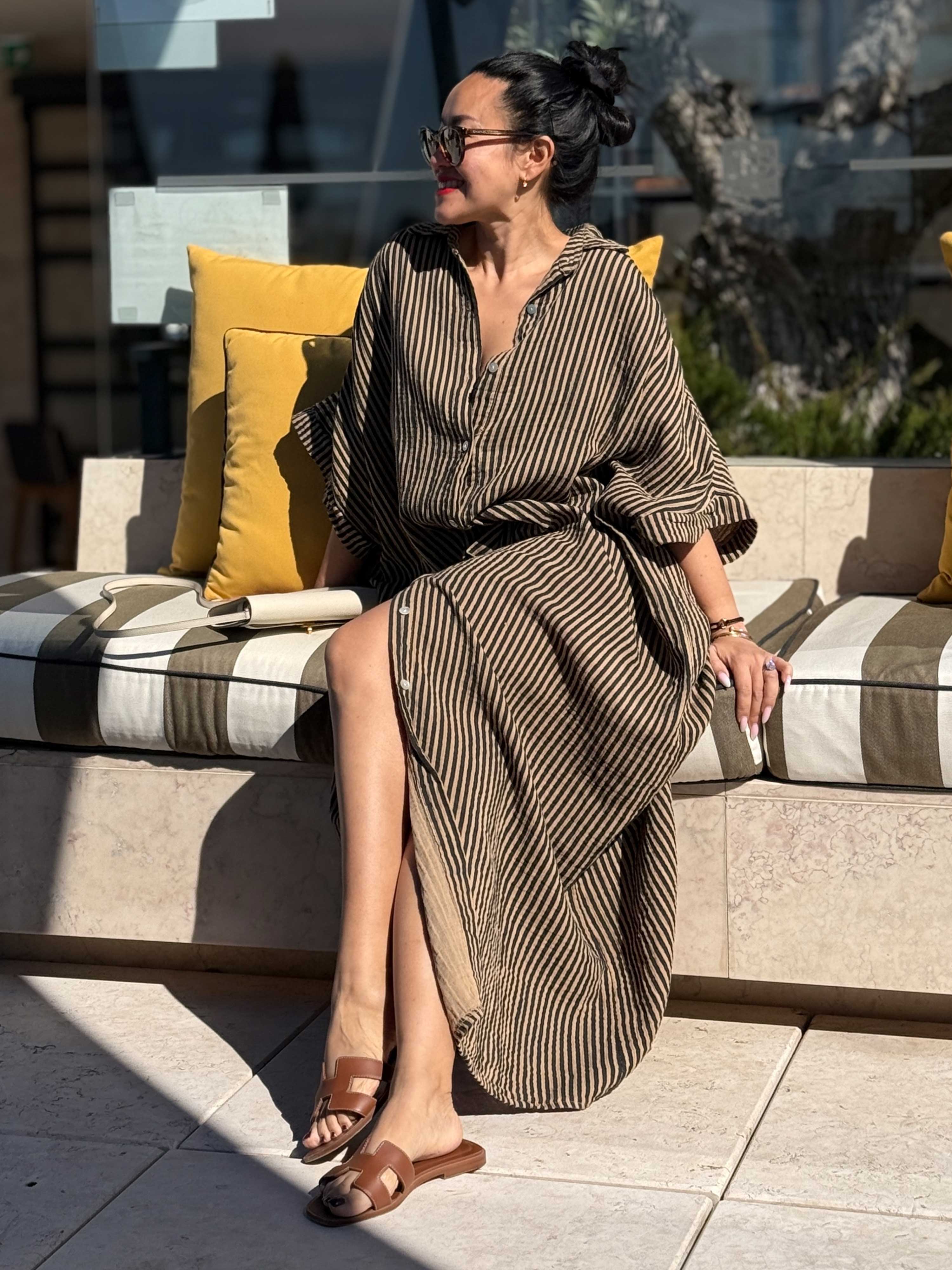 Musselin Oversize Kurzarm Blusenkleid - CAPRI - STRIPES Camel/Schwarz Musselin Oversize Kurzarm Blusenkleid - CAPRI - STRIPES Camel/Schwarz