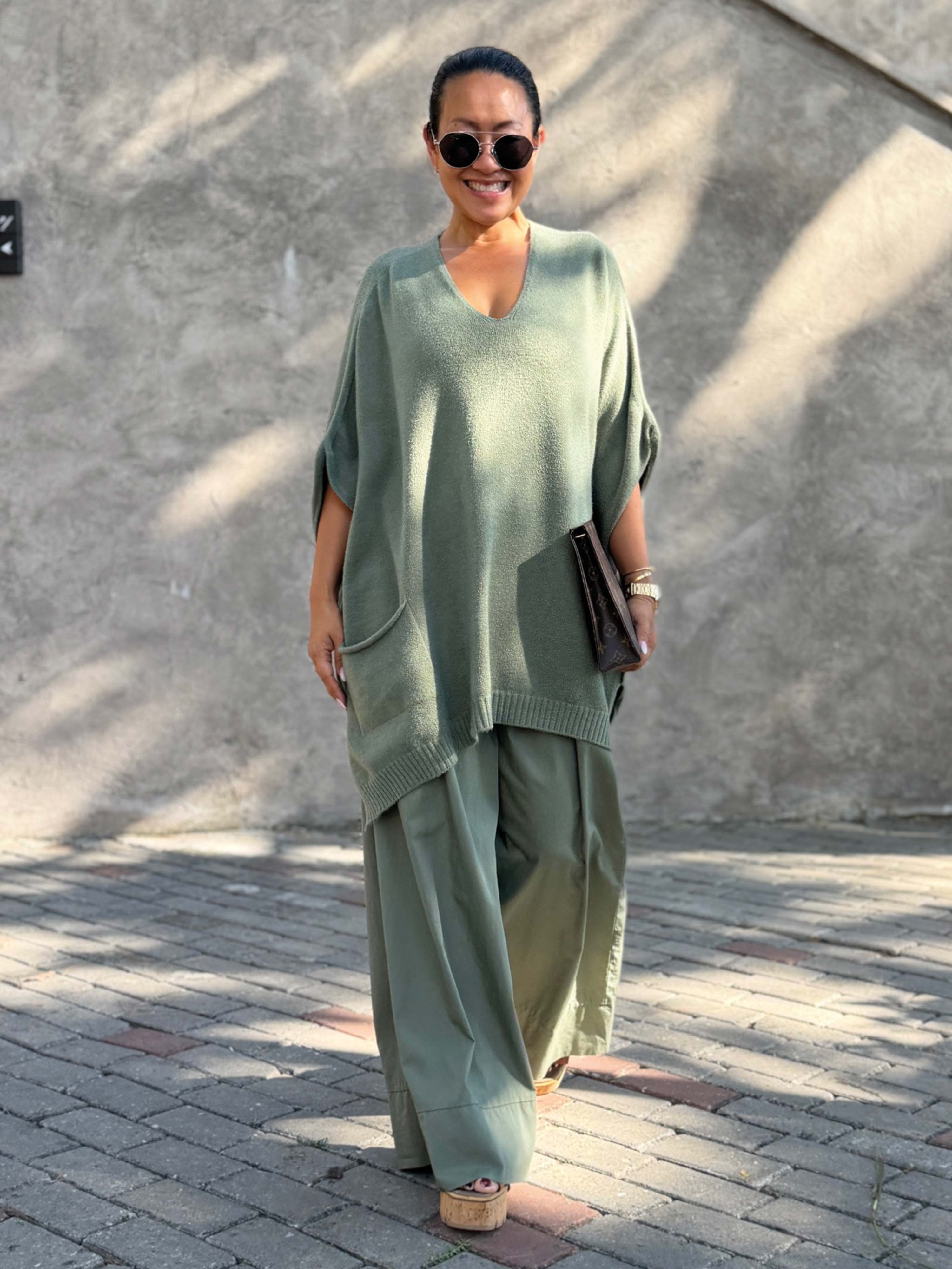 Oversize Viskose Strick Poncho mit V-Ausschnitt - Matcha