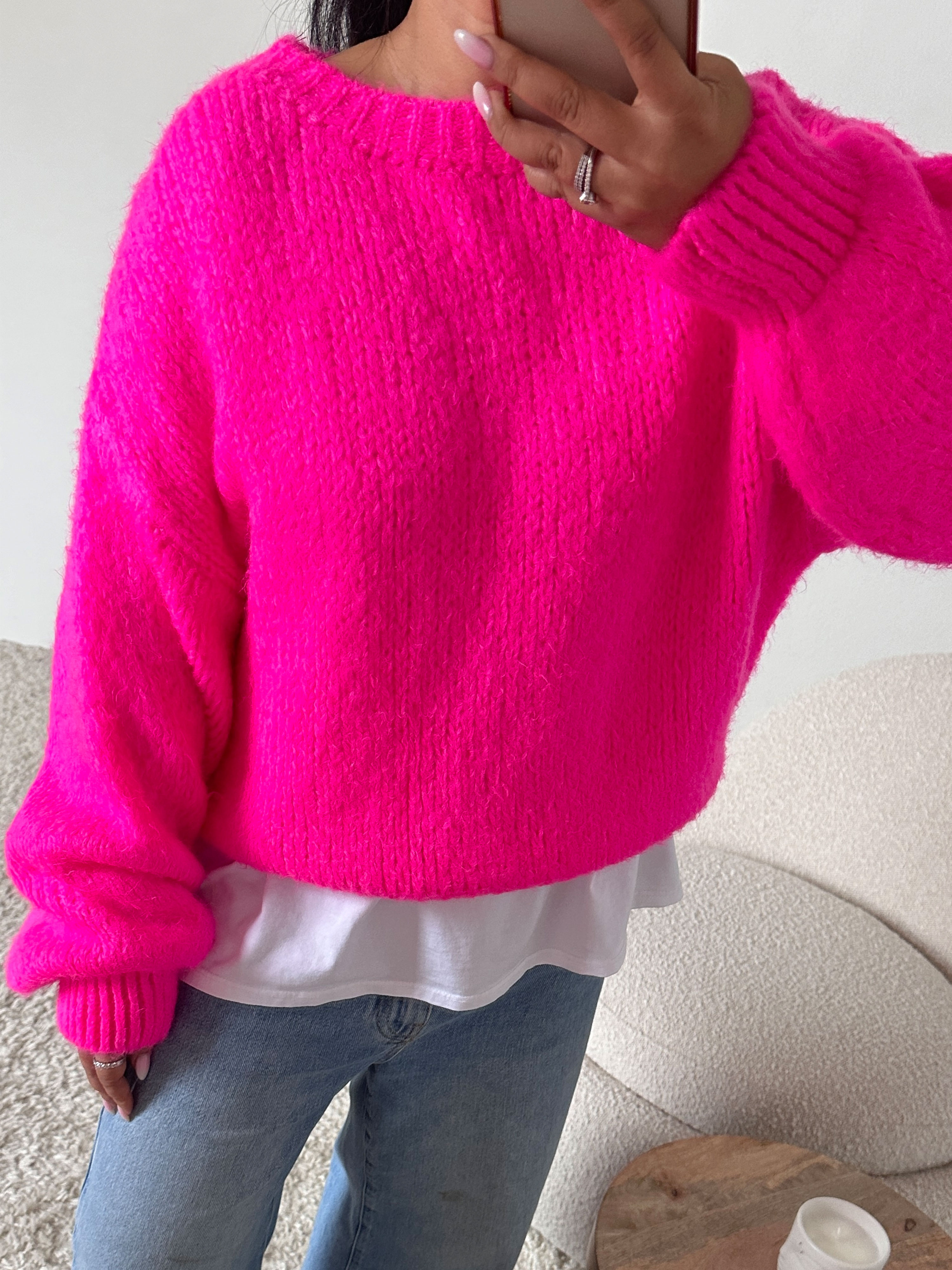 Strickpullover mit Rundhalsausschnitt - FLAUSCHI - Neon Pink Strickpullover mit Rundhalsausschnitt - FLAUSCHI - Neon Pink