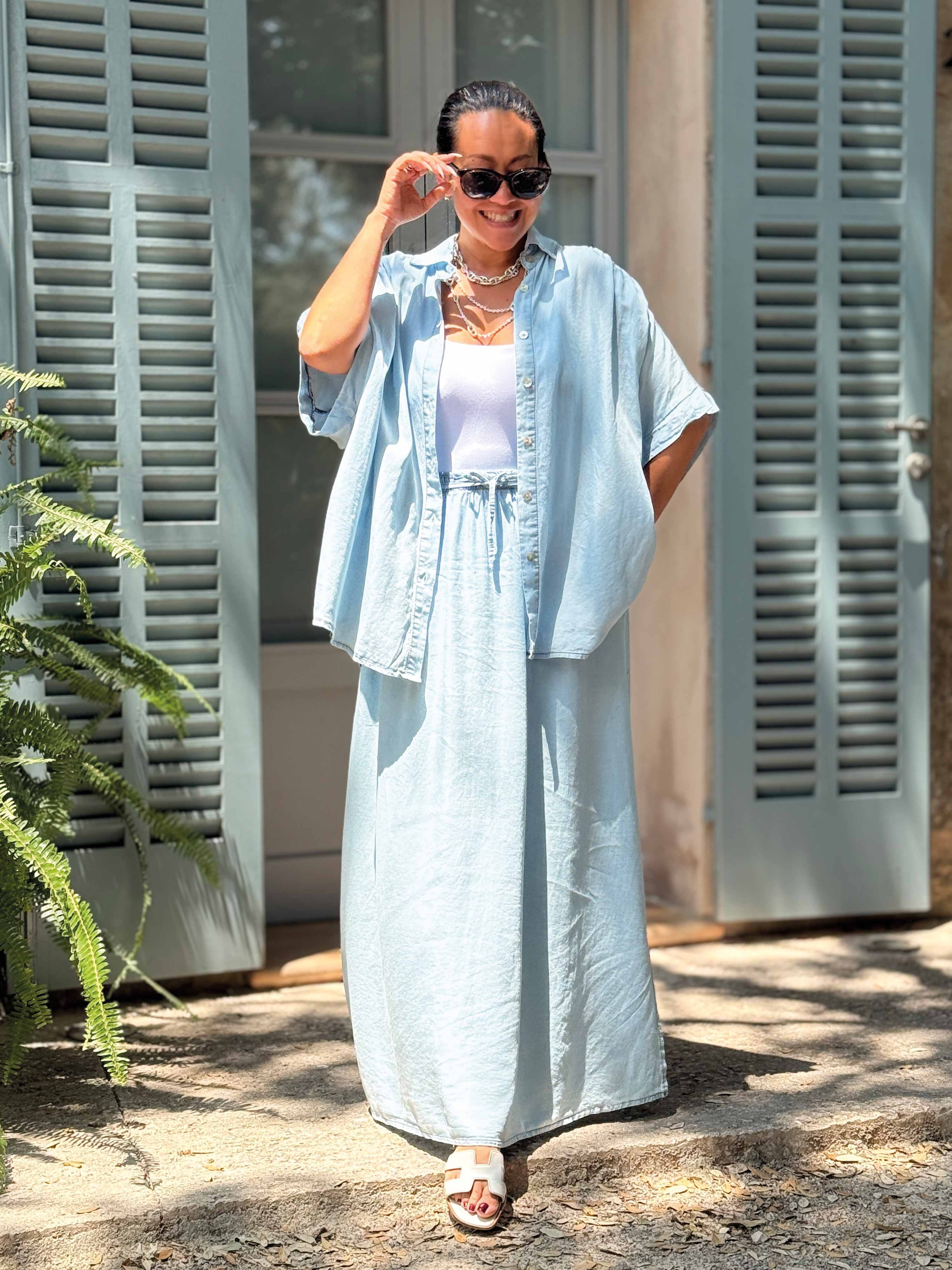 Leichte Lyocell Oversize Kurzarm Bluse MIDI - Light Blue Leichte Lyocell Oversize Kurzarm Bluse MIDI - Light Blue