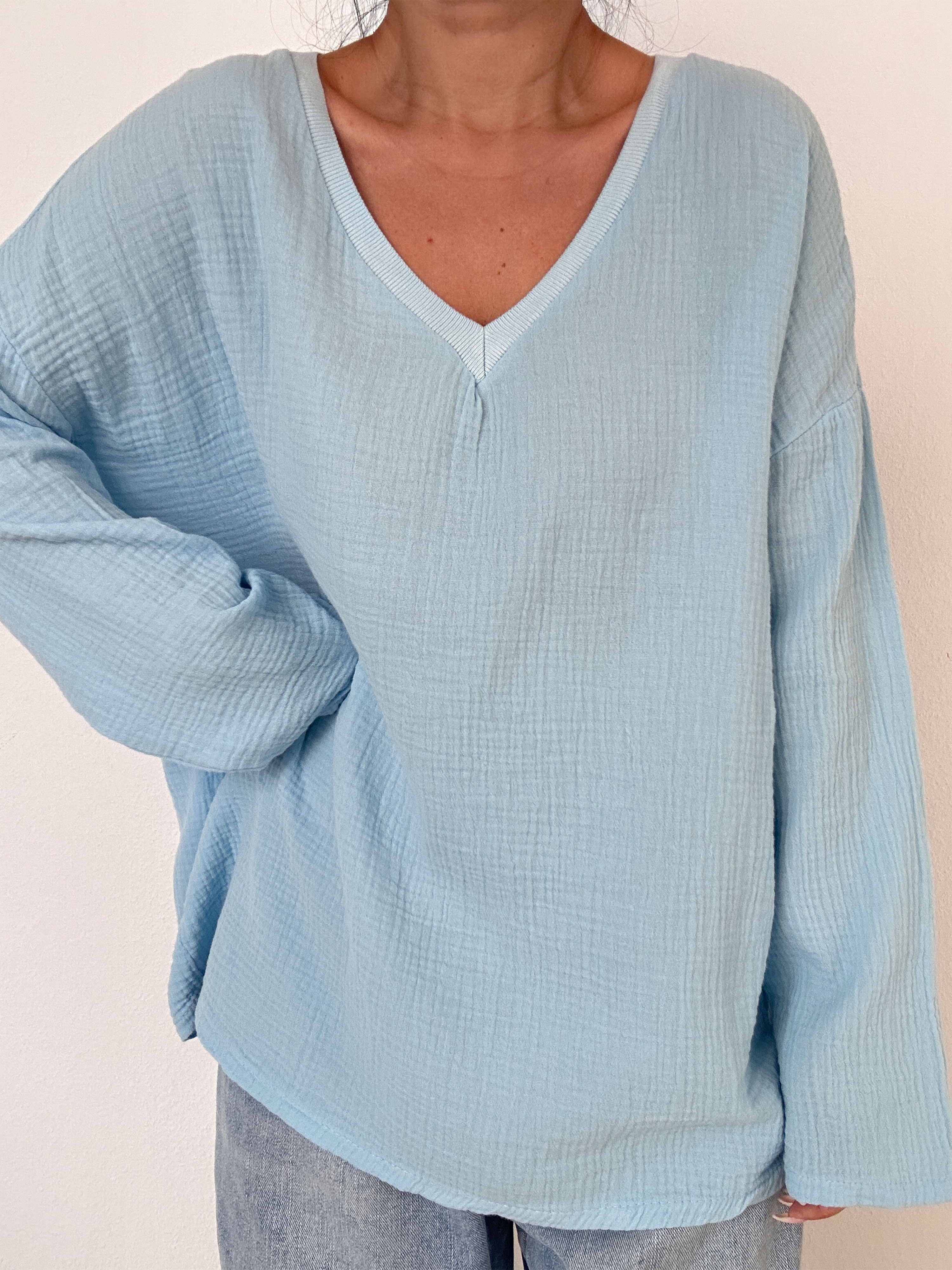 Musselin Sweatshirt mit V-Ausschnitt - Hellblau Musselin Sweatshirt mit V-Ausschnitt - Hellblau