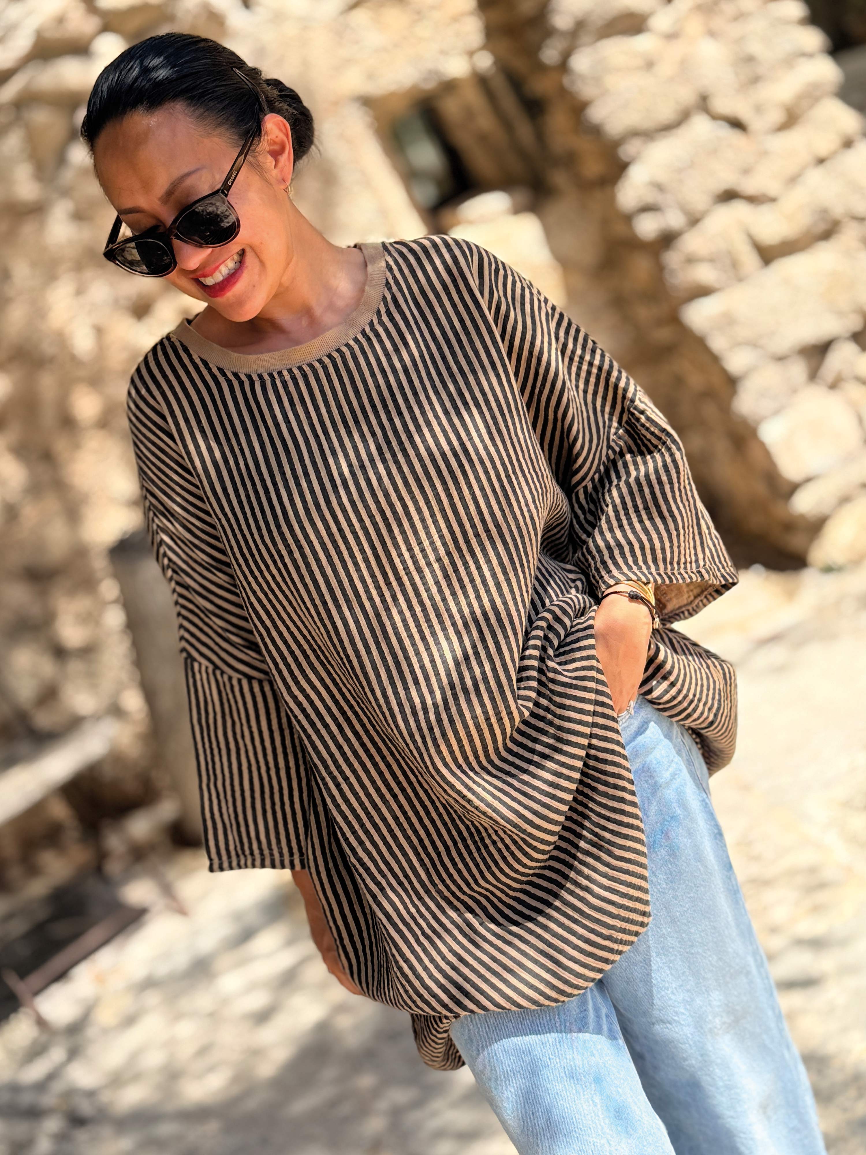 Musselin Oversize Kurzarm Shirt - STRIPES Camel/Schwarz Musselin Oversize Kurzarm Shirt - STRIPES Camel/Schwarz