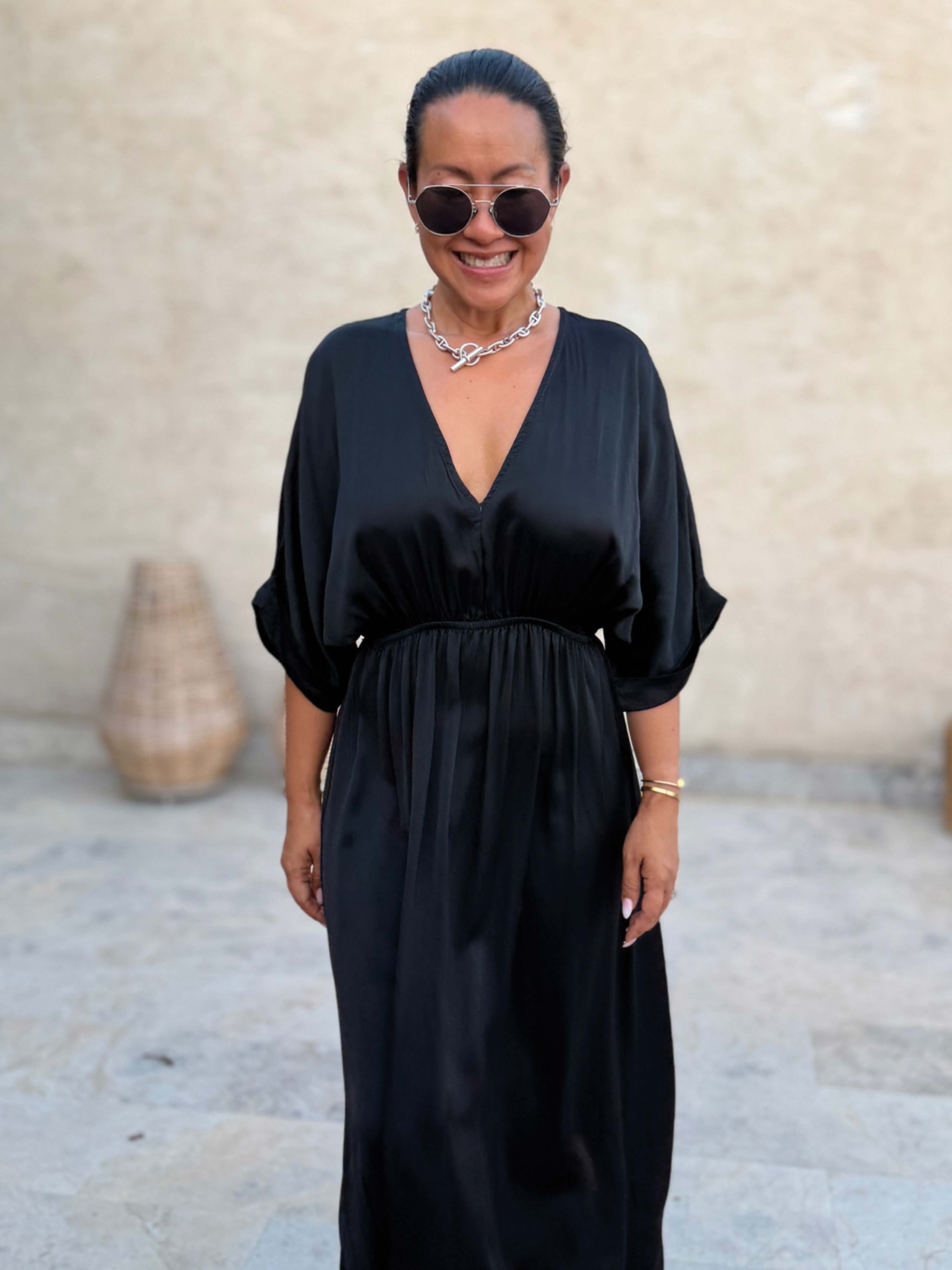 Viskose Kleid mit V-Ausschnitt - CURVY - Schwarz