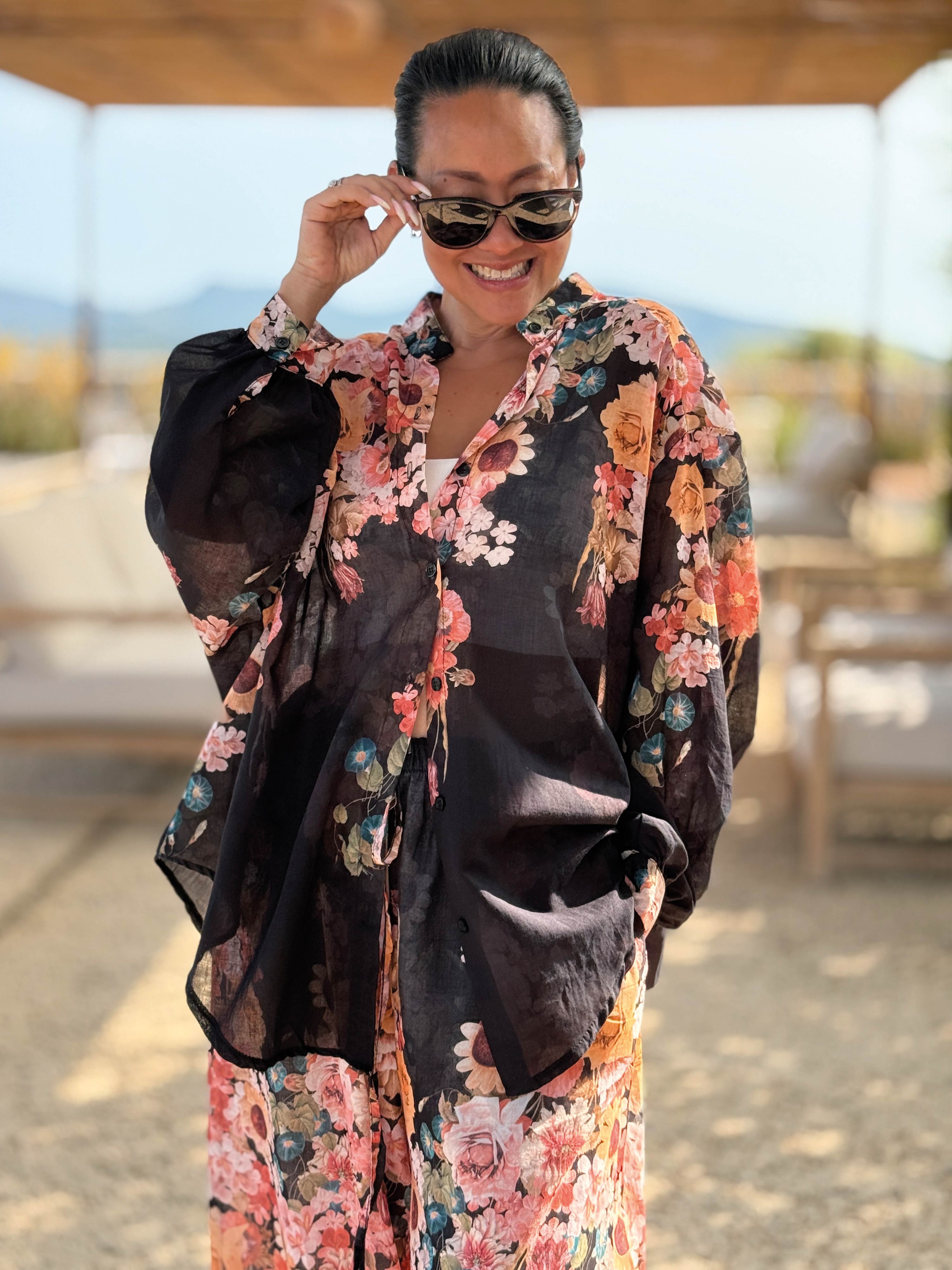 Cotton Oversize Midi Bluse - MILLE FLEURS - Schwarz Cotton Oversize Midi Bluse - MILLE FLEURS - Schwarz