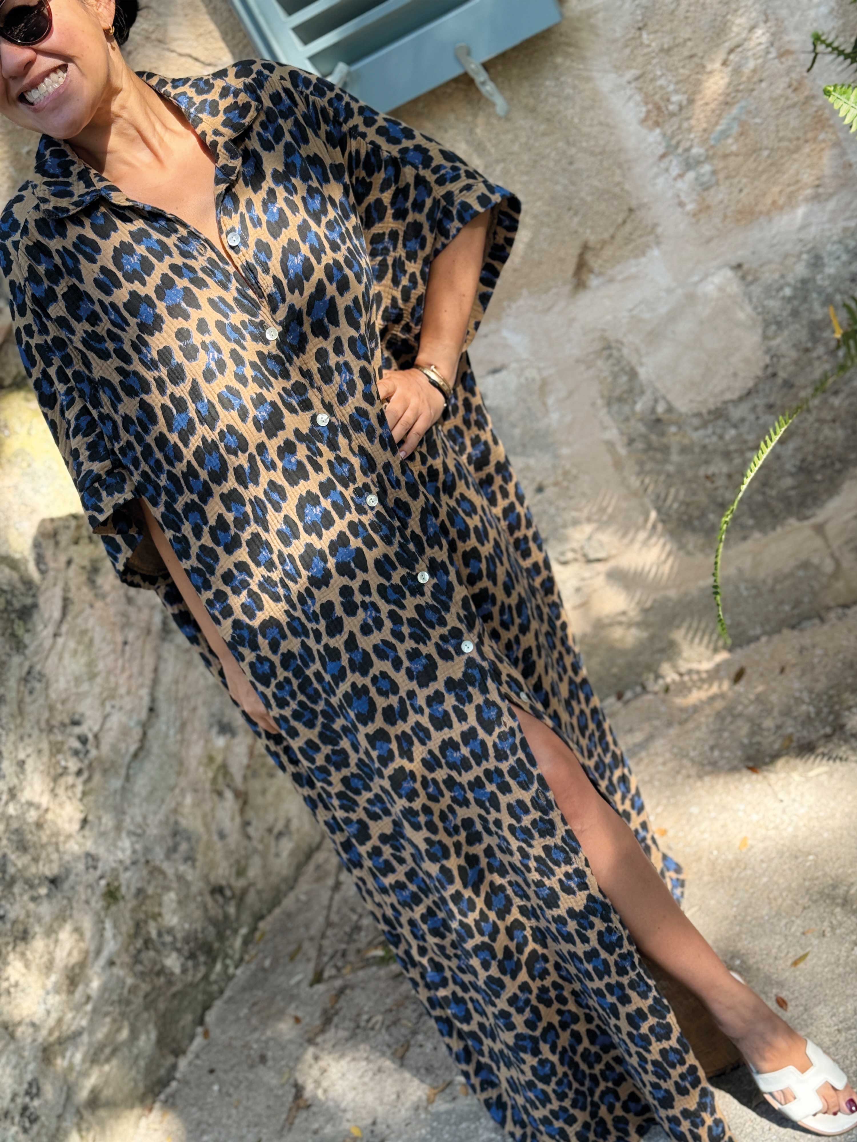 Musselin Oversize Kurzarm Blusenkleid - CAPRI - LEO Royalblau/Camel Musselin Oversize Kurzarm Blusenkleid - CAPRI - LEO Royalblau/Camel
